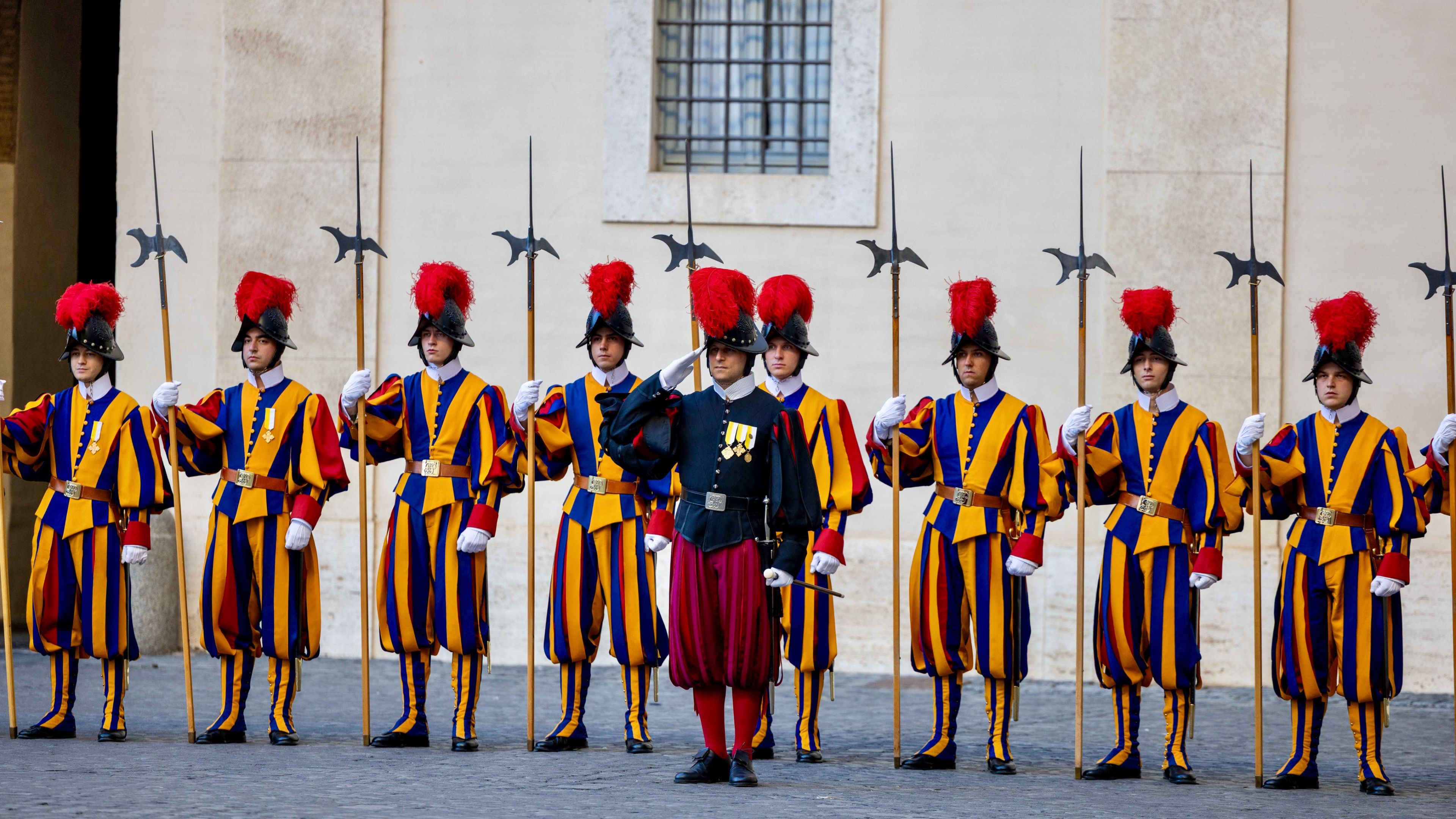 الملك والملكة يلتقيان البابا لاون الرابع عشر بالفاتيكان