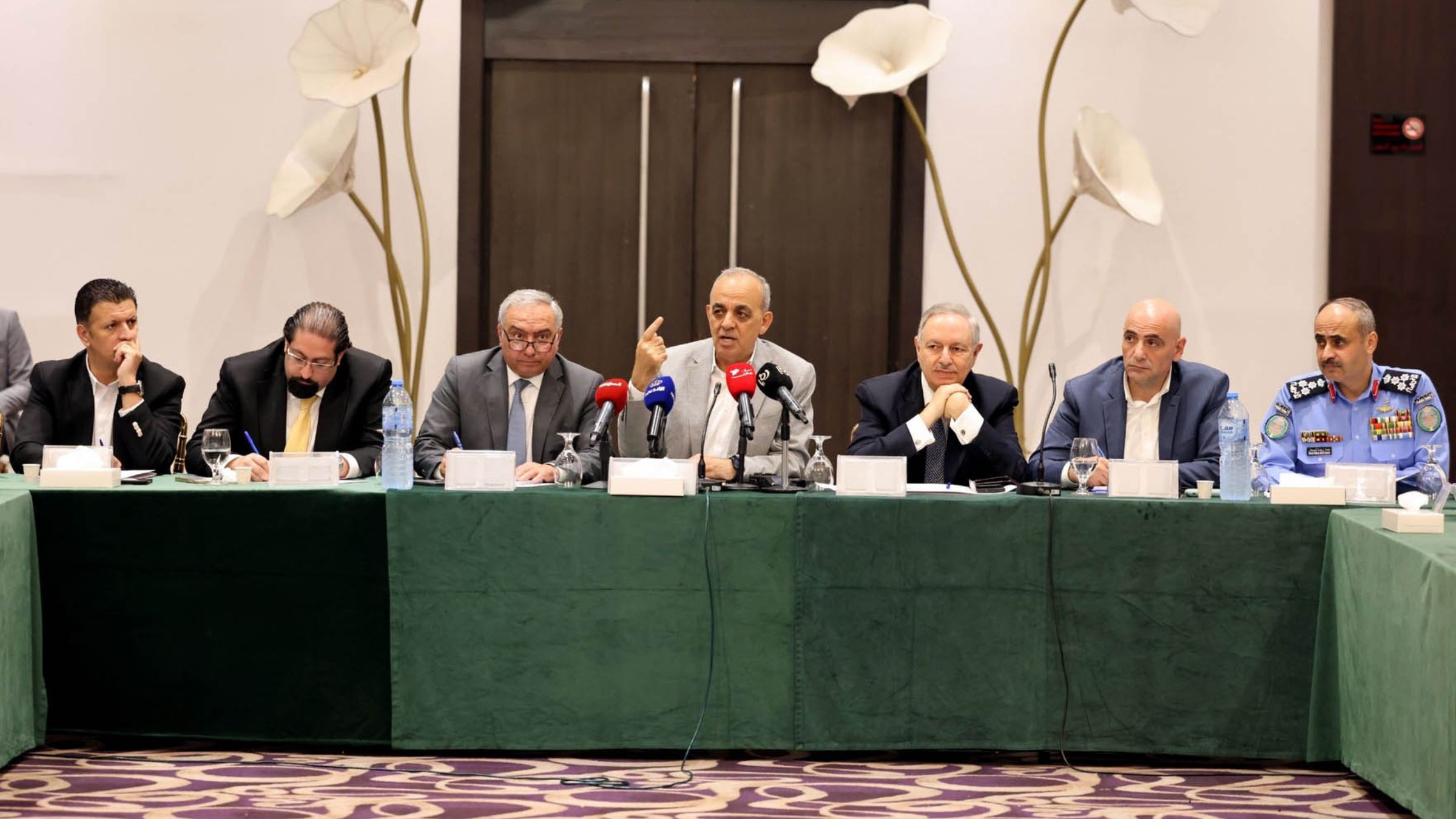 Tourism minister, industry representatives discuss recovery plan