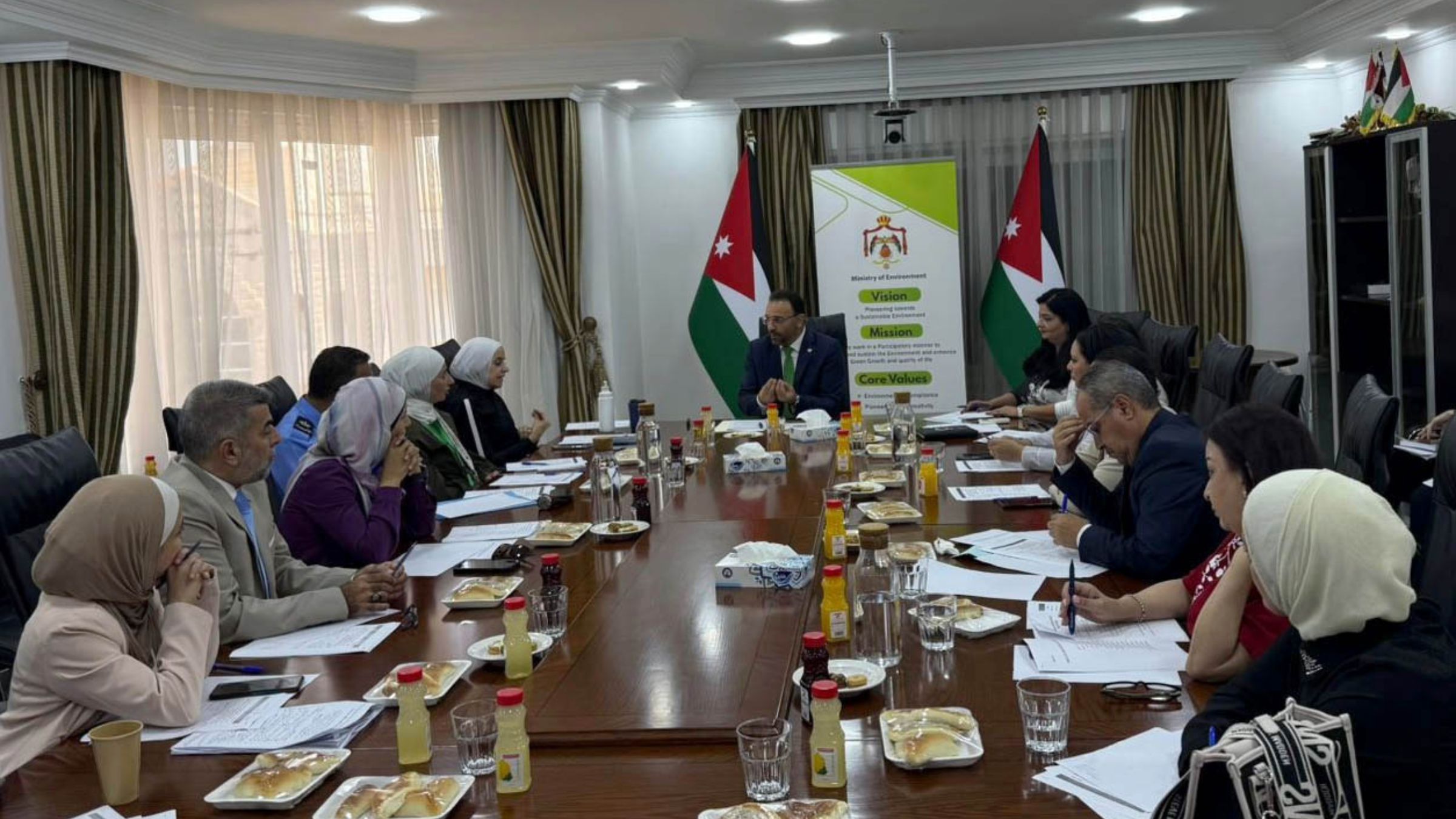 Environment ministry holds meeting on awareness program to curb littering, plastic use