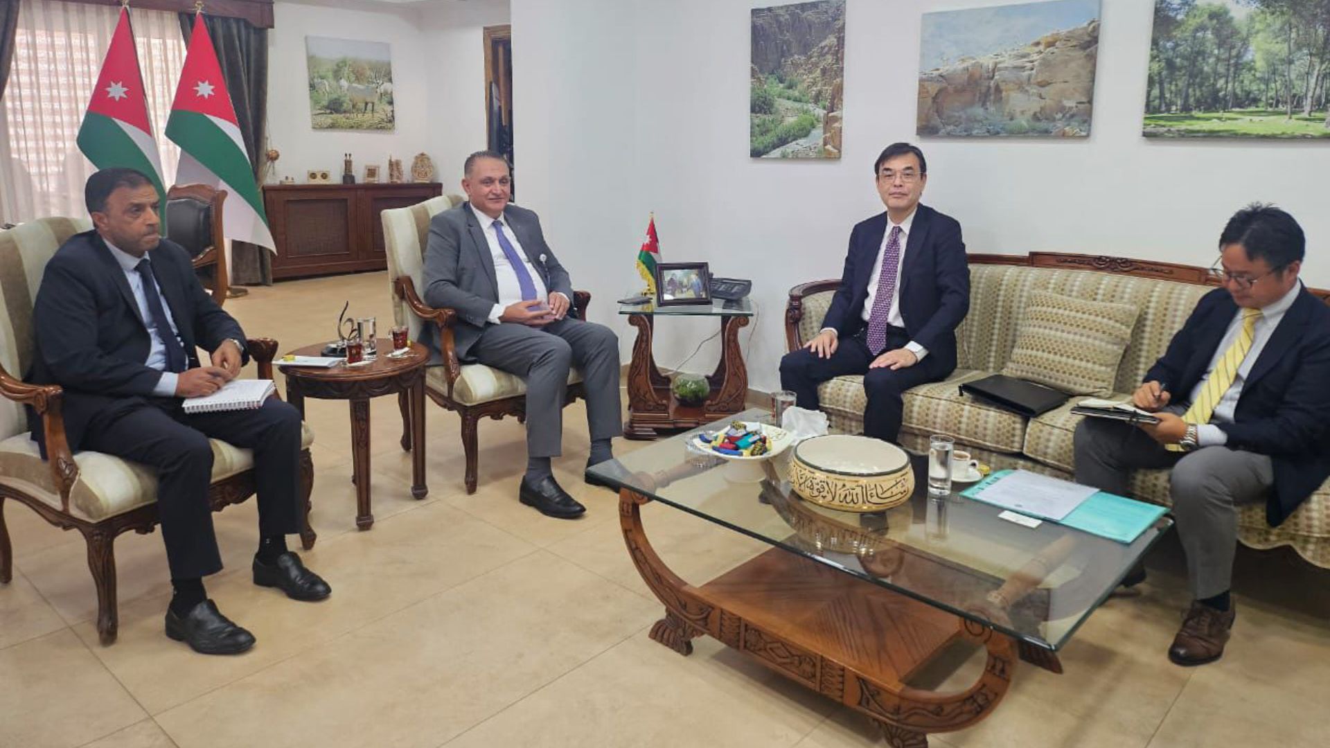 Environment minister, Japanese envoy talk environmental cooperation