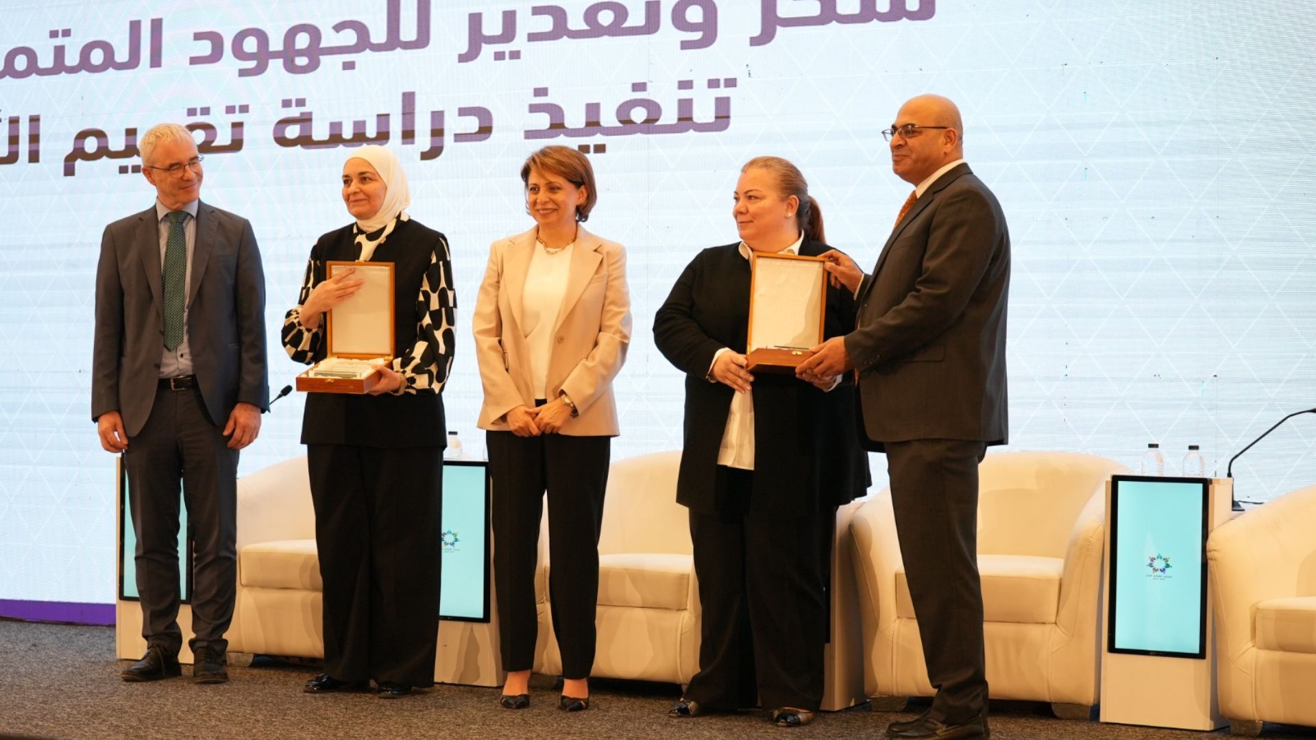 تكريم جهات حكومية تميزت في إعداد دراسات أثر التشريعات والسياسات