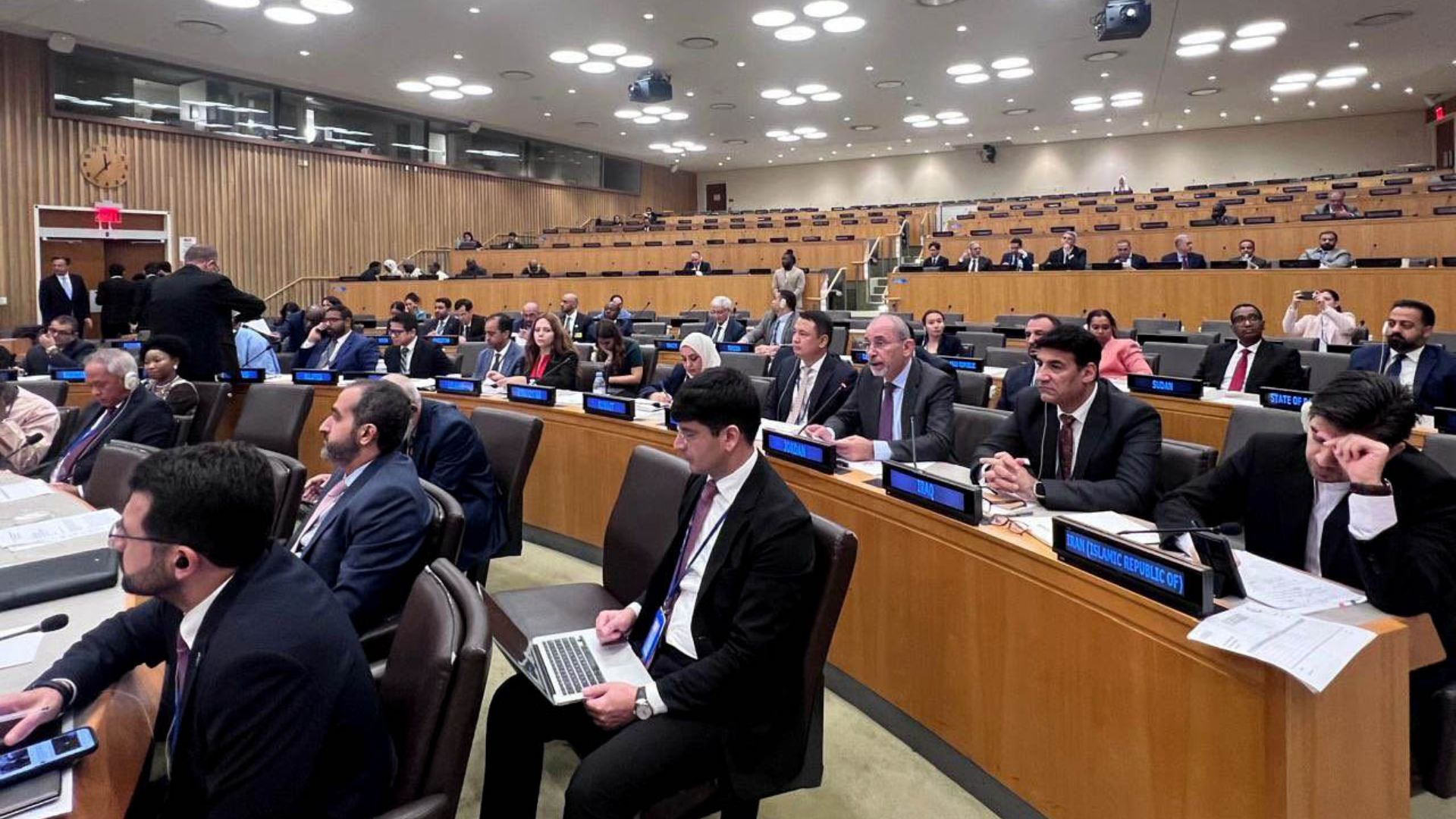 FM participates in coordination meeting of OIC foreign ministers