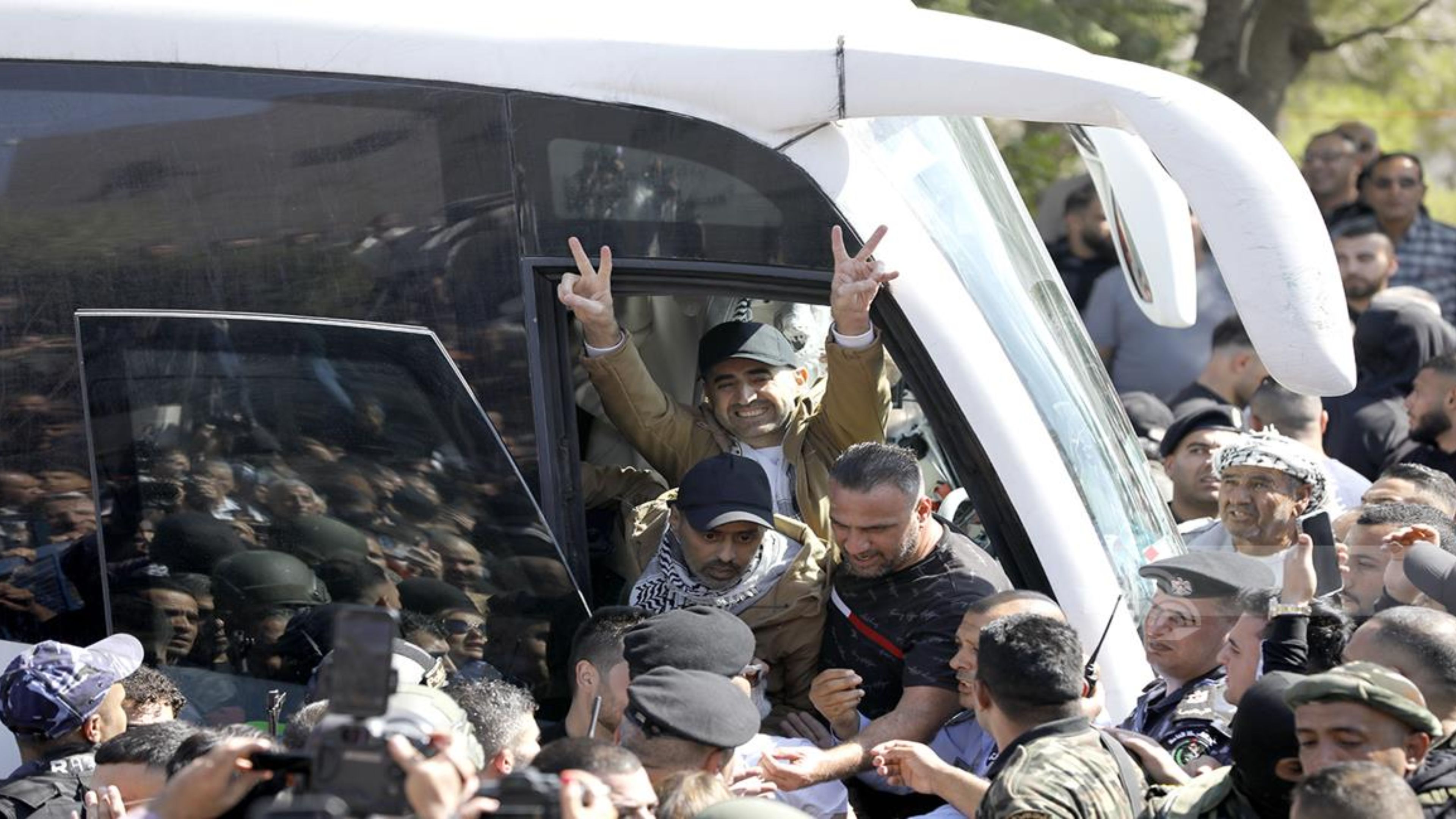 Israel releases 83 Palestinian prisoners under Gaza ceasefire deal