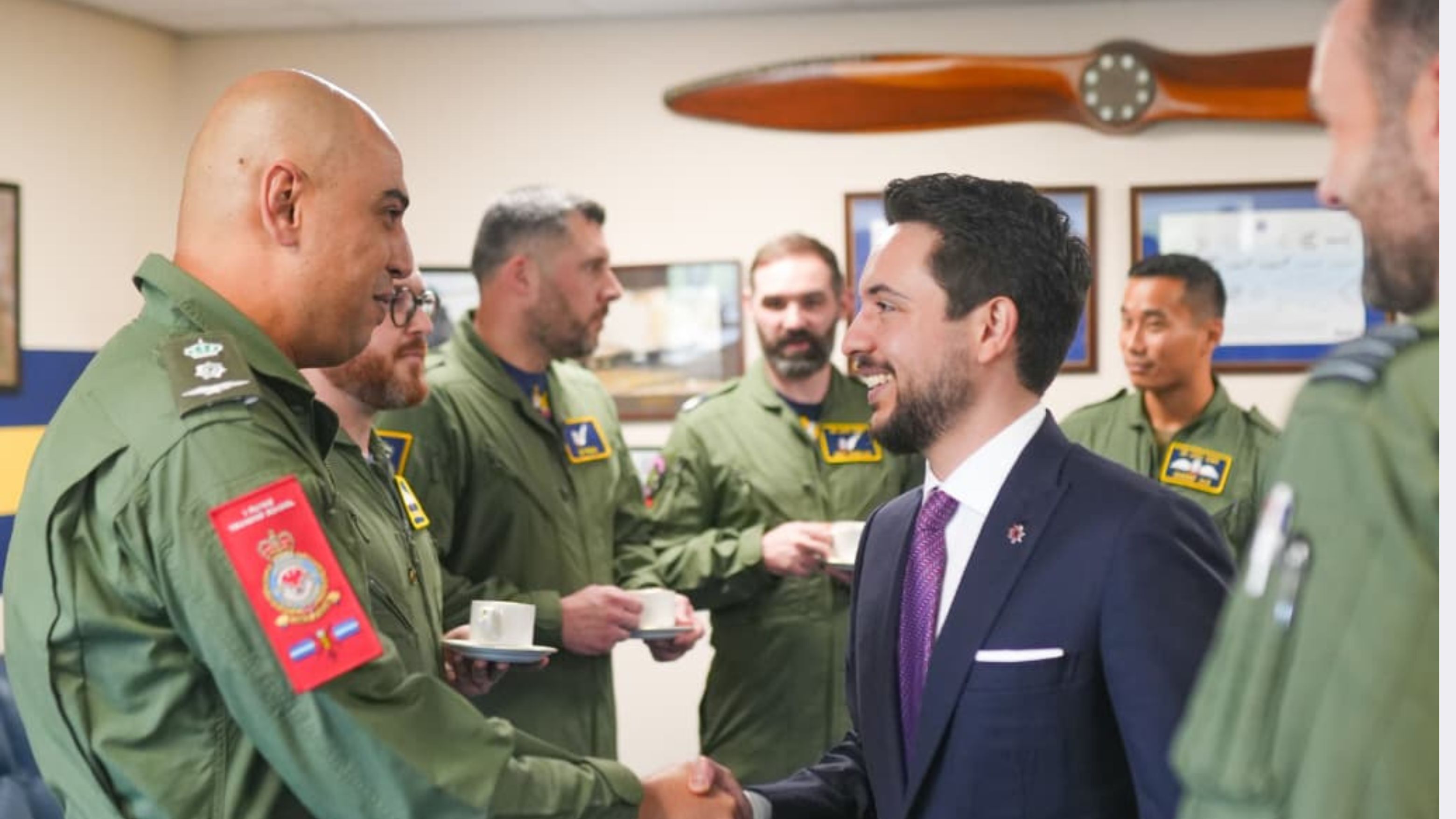  ولي العهد والأمير ويليام يزوران قاعدة بنسون الجوية الملكية في بريطانيا