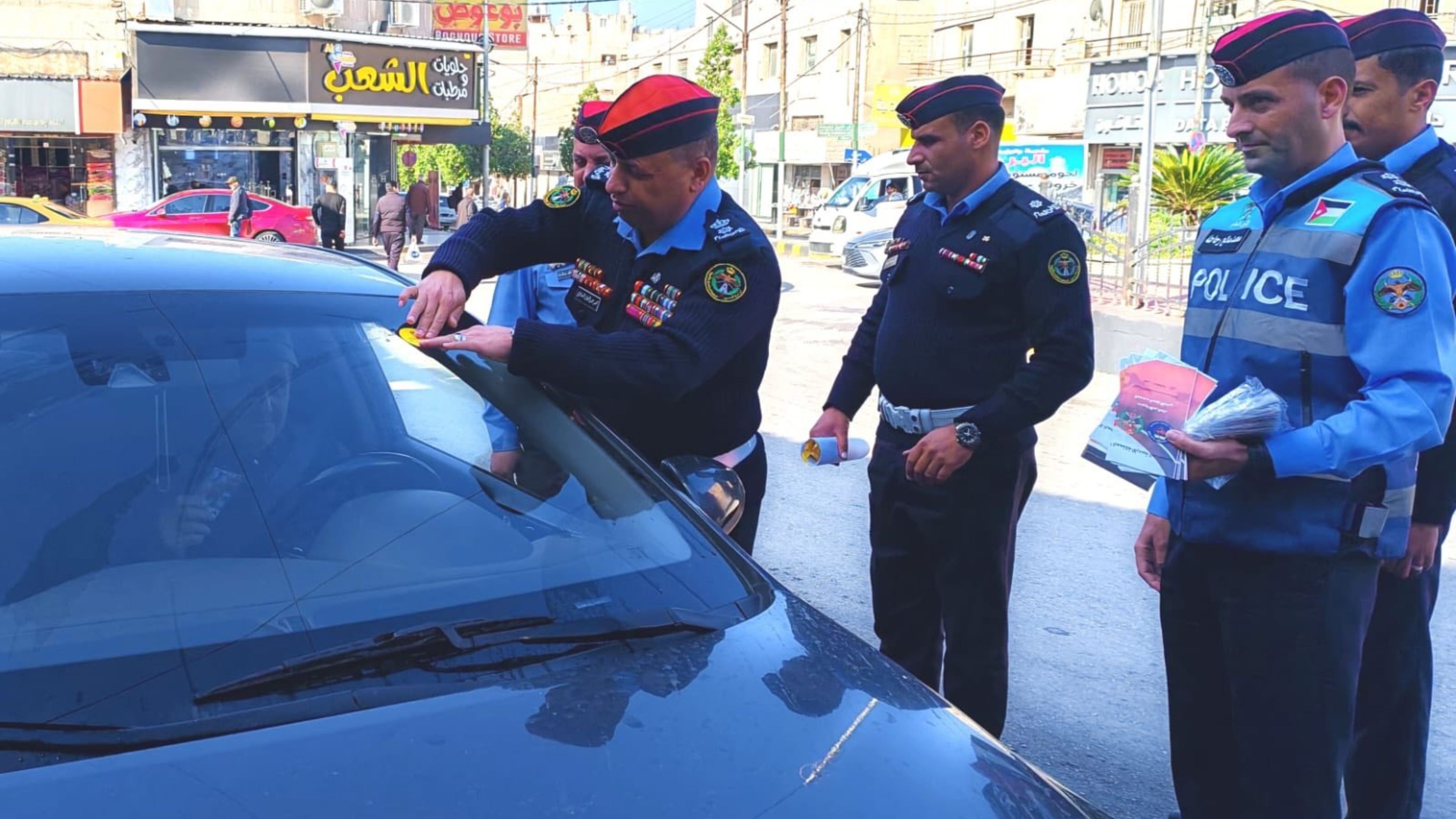 مديرية الأمن العام تواصل تنفيذ حملتها التوعوية لتفقد جاهزية المركبات