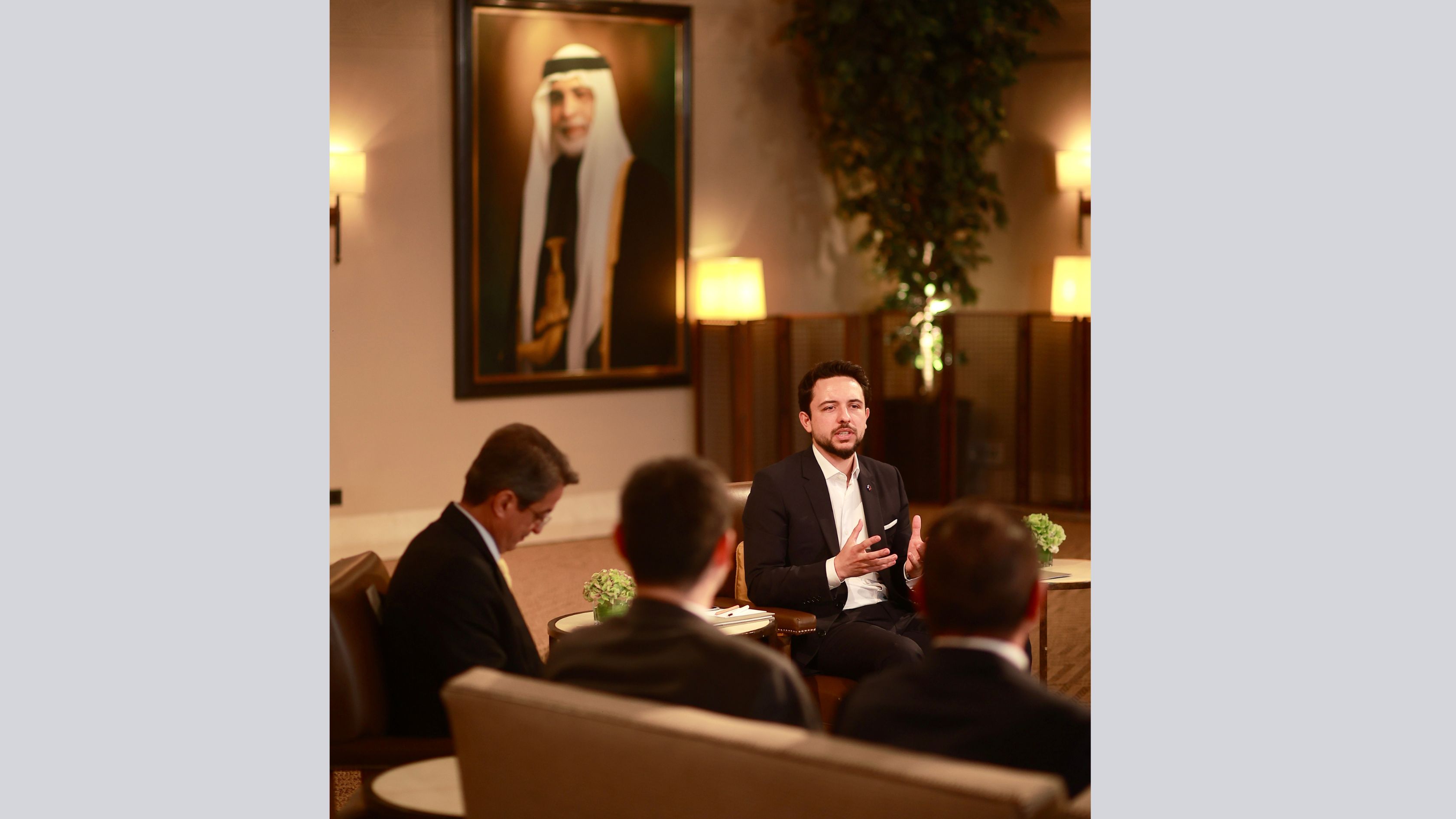 Crown Prince meets winners of Al Hussein bin Abdullah II Award for Voluntary Service