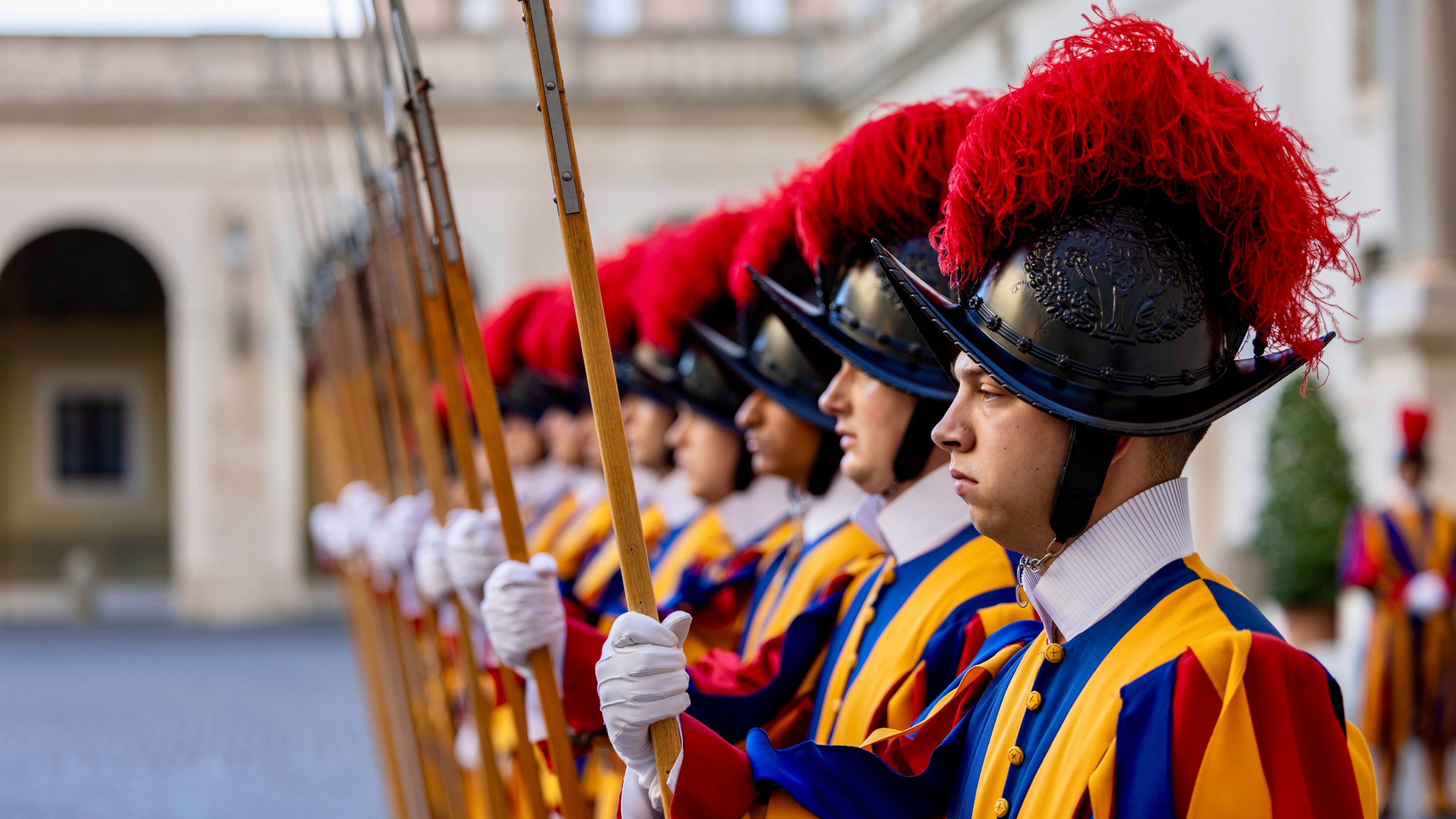 الملك والملكة يلتقيان البابا لاون الرابع عشر بالفاتيكان