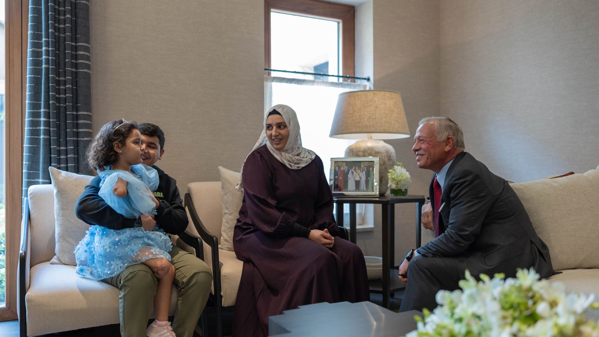 الملك والملكة يجريان مقابلتين مع قناة بي بي سي البريطانية ضمن وثائقي "ملك الأردن وأطفال غزة"