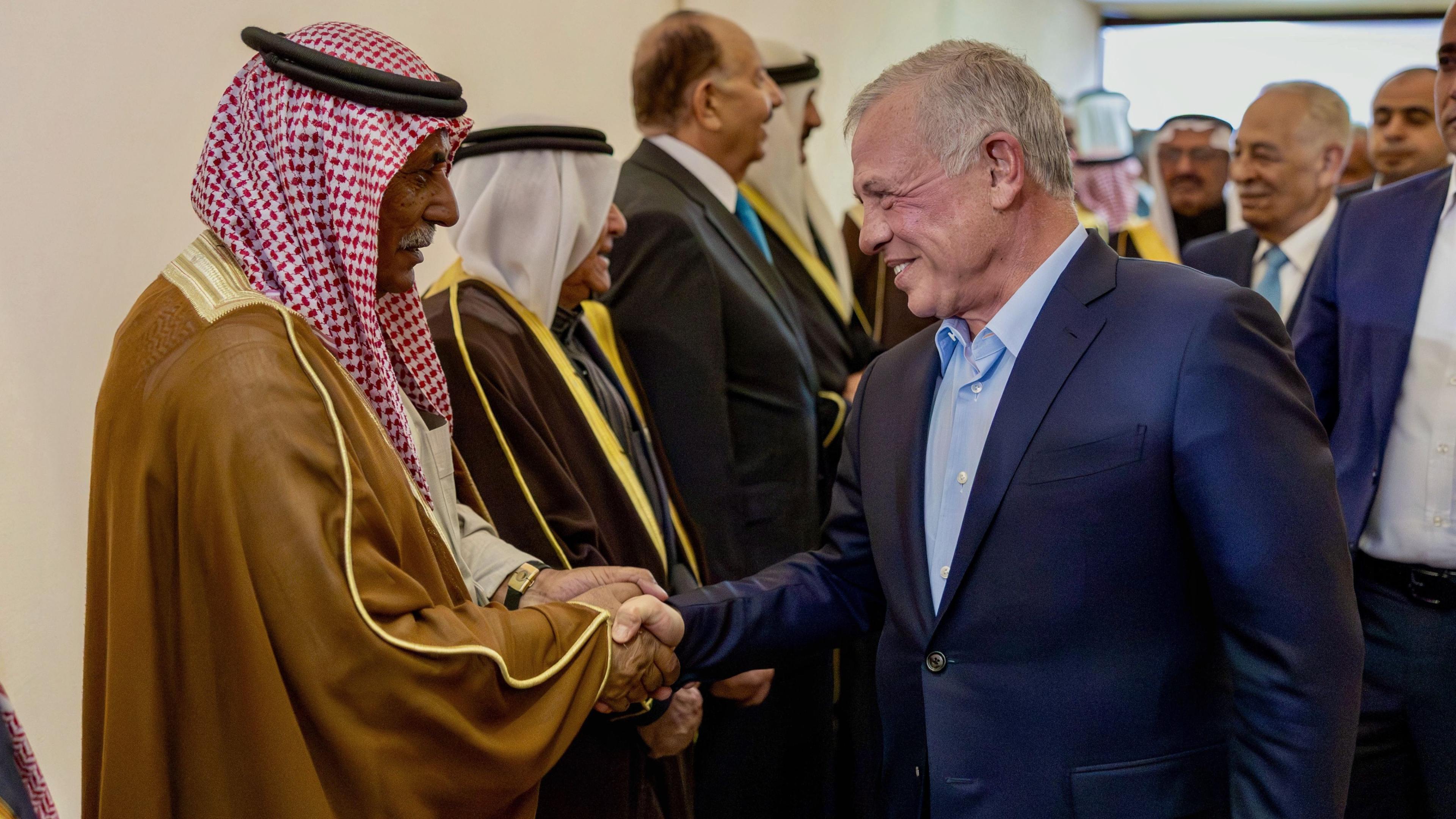 الملك يلتقي وجهاء وممثلين عن أبناء وبنات الكرك ويؤكد أهمية مواصلة الحكومة تنفيذ مشاريعها بالمحافظة