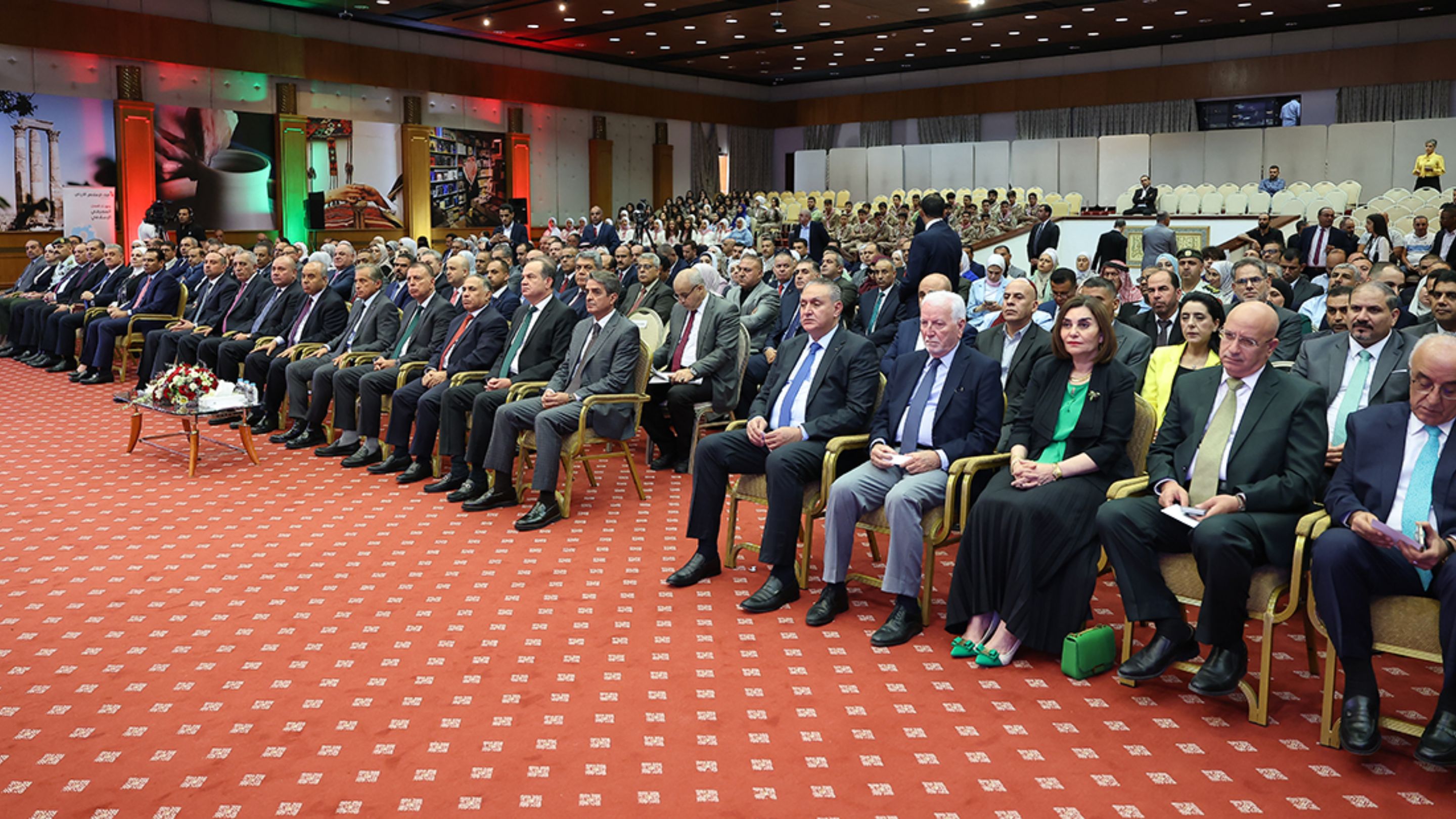 Prime Minister Honors Teachers, Announces Expanded Support Programs