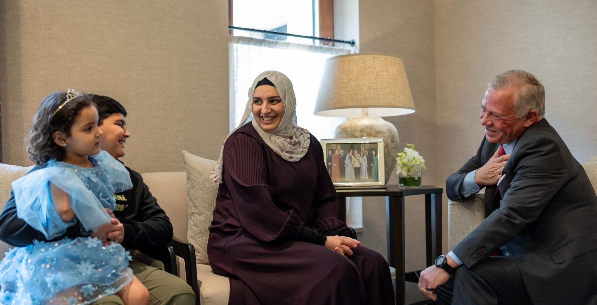 الملك والملكة يجريان مقابلتين مع قناة بي بي سي البريطانية ضمن وثائقي "ملك الأردن وأطفال غزة"