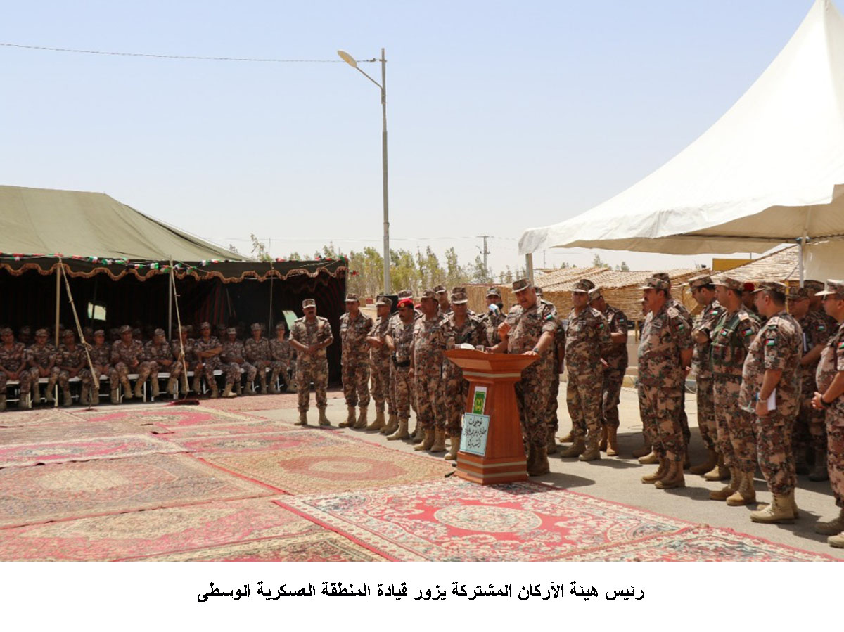 رئيس هيئة الأركان المشتركة يزور قيادة المنطقة العسكرية الوسطى &lt;br&gt;