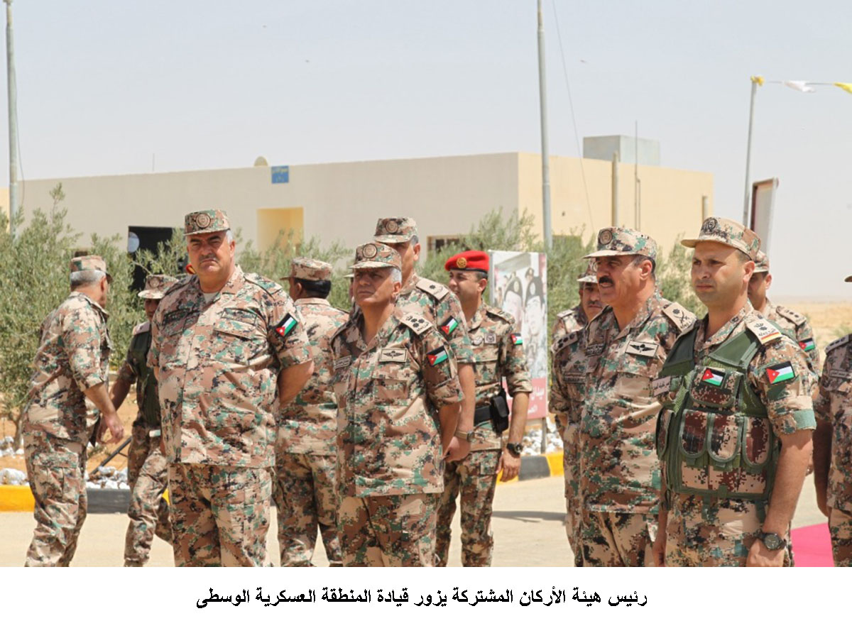 رئيس هيئة الأركان المشتركة يزور قيادة المنطقة العسكرية الوسطى &lt;br&gt;