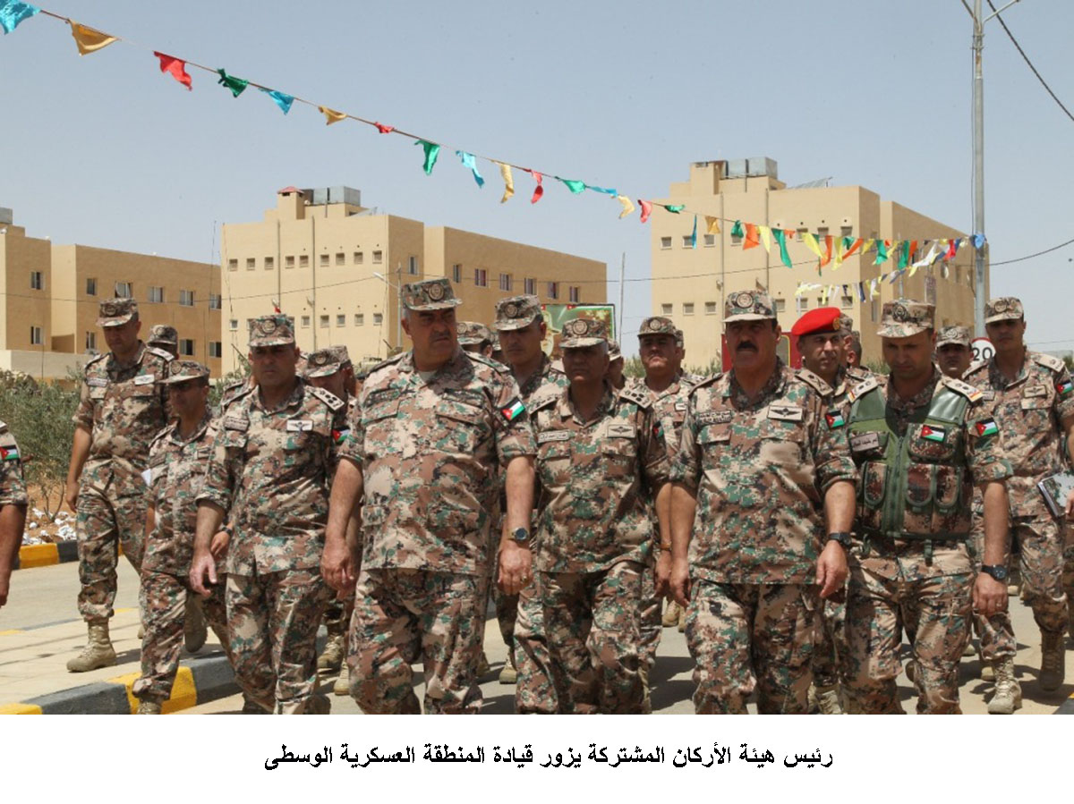 رئيس هيئة الأركان المشتركة يزور قيادة المنطقة العسكرية الوسطى &lt;br&gt;