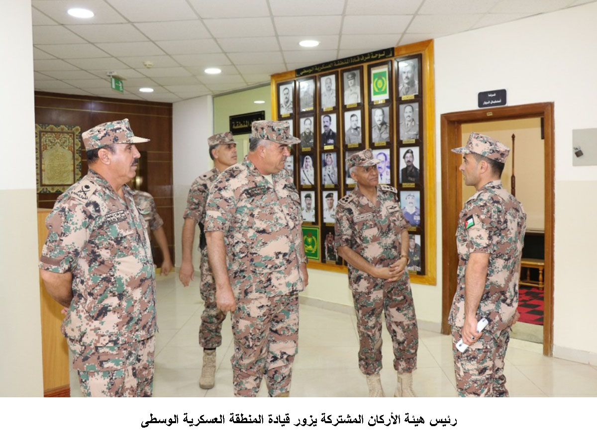 رئيس هيئة الأركان المشتركة يزور قيادة المنطقة العسكرية الوسطى &lt;br&gt;