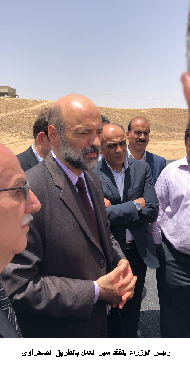 رئيس الوزراء يتفقد سير العمل بالطريق الصحراوي &lt;br&gt;