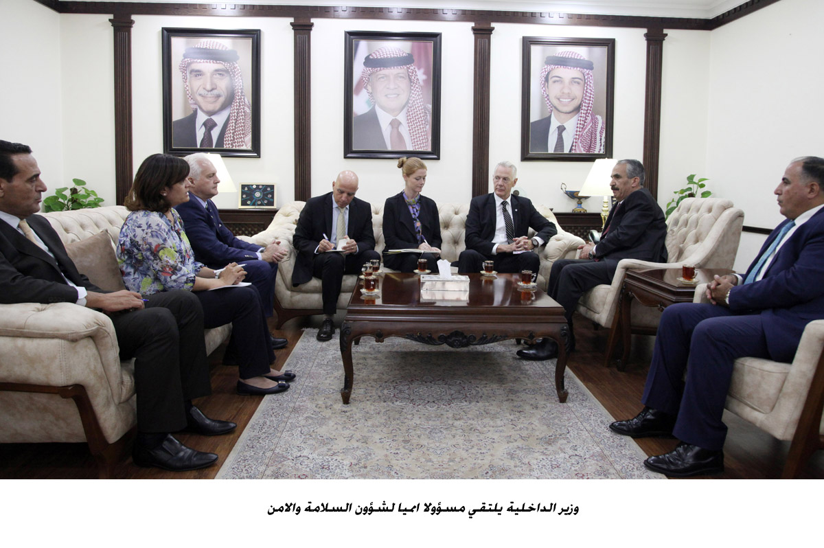 وزير الداخلية يلتقي مسؤولا امميا لشؤون السلامة والامن&lt;br&gt;