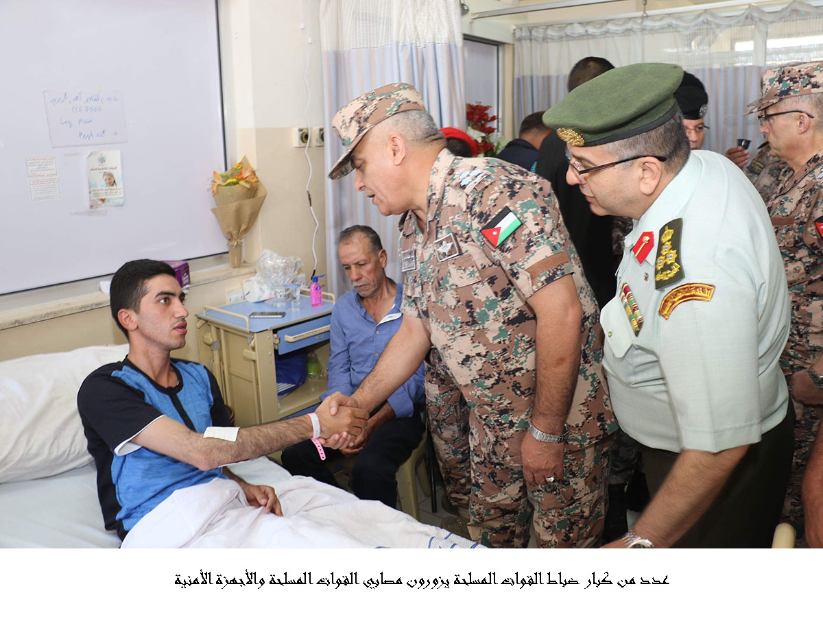 عدد من كبار ضباط القوات المسلحة يزورون مصابي القوات المسلحة والأجهزة الأمنية &lt;br&gt;