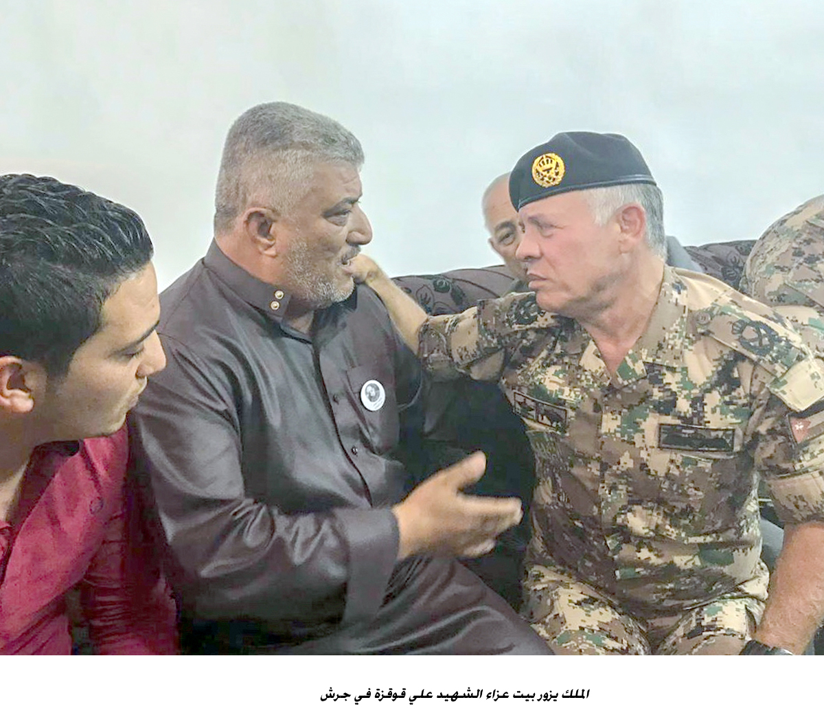 الملك يزور بيت عزاء الشهيد علي قوقزة في جرش&lt;br&gt;