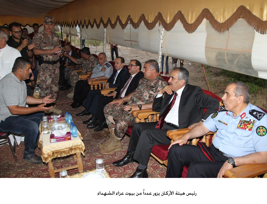 رئيس هيئة الأركان يزور عدداً من بيوت عزاء الشهداء&lt;br&gt;