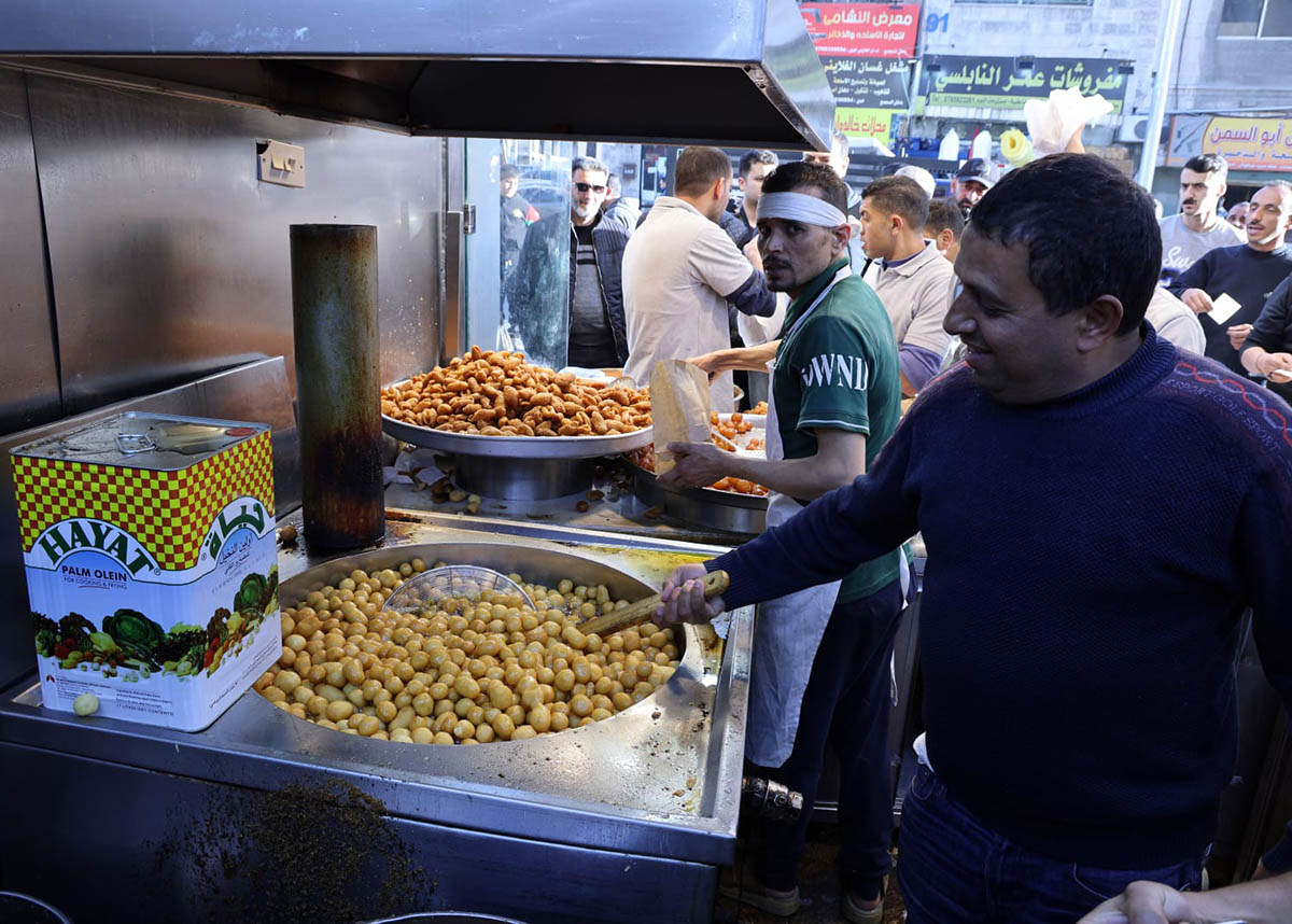 حلويات شعبية حاضرة على سفرة الأردنيين في رمضان تصوير: شادي النسور