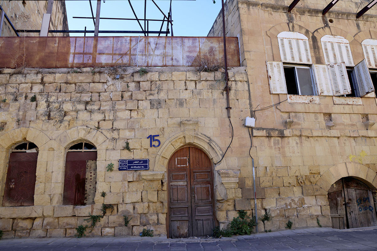 البيوت القديمة في شارع الخضر بالسلط والذي سمي نسبة لمقام الخضر عليه السلام تصوير : شادي النسور