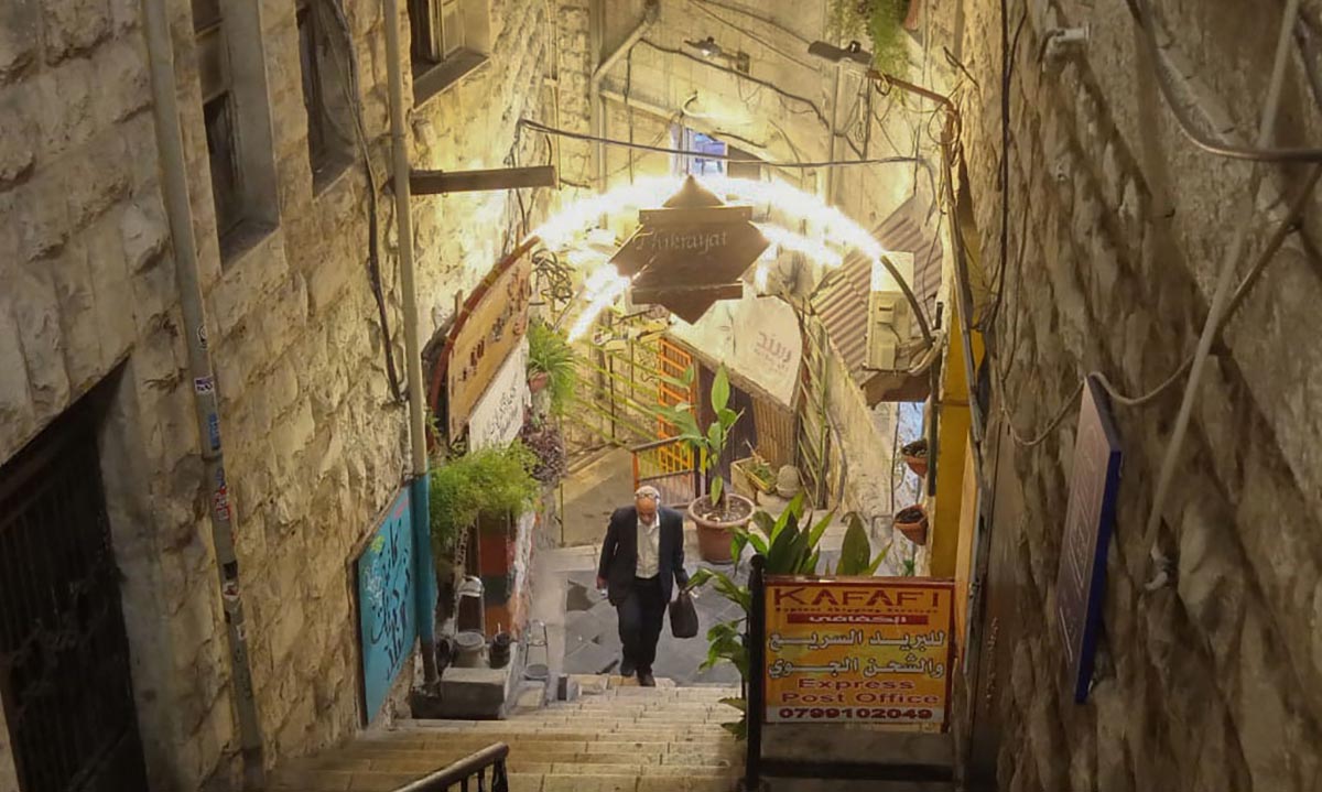 درج الكلحة الممتد من جبل اللويبدة لوسط البلد من اقدم الادراج في مدينة عمان تصوير : احمد العساف 