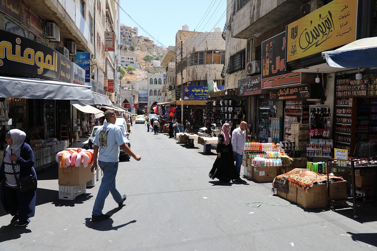 أسواق وسط البلد بعمان: تنوع في الخيارات التي تلبي احتياجات المتسوقين والزائرين-تصوير :علي الزعبي