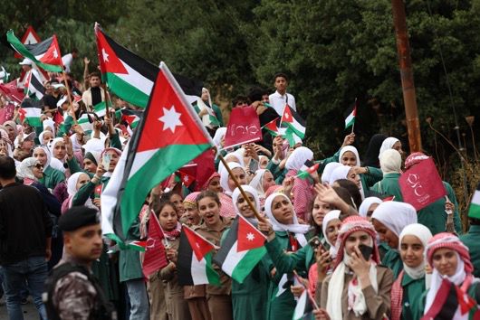 أبناء وبنات عجلون يستقبلون جلالة الملك عبد الله الثَّاني