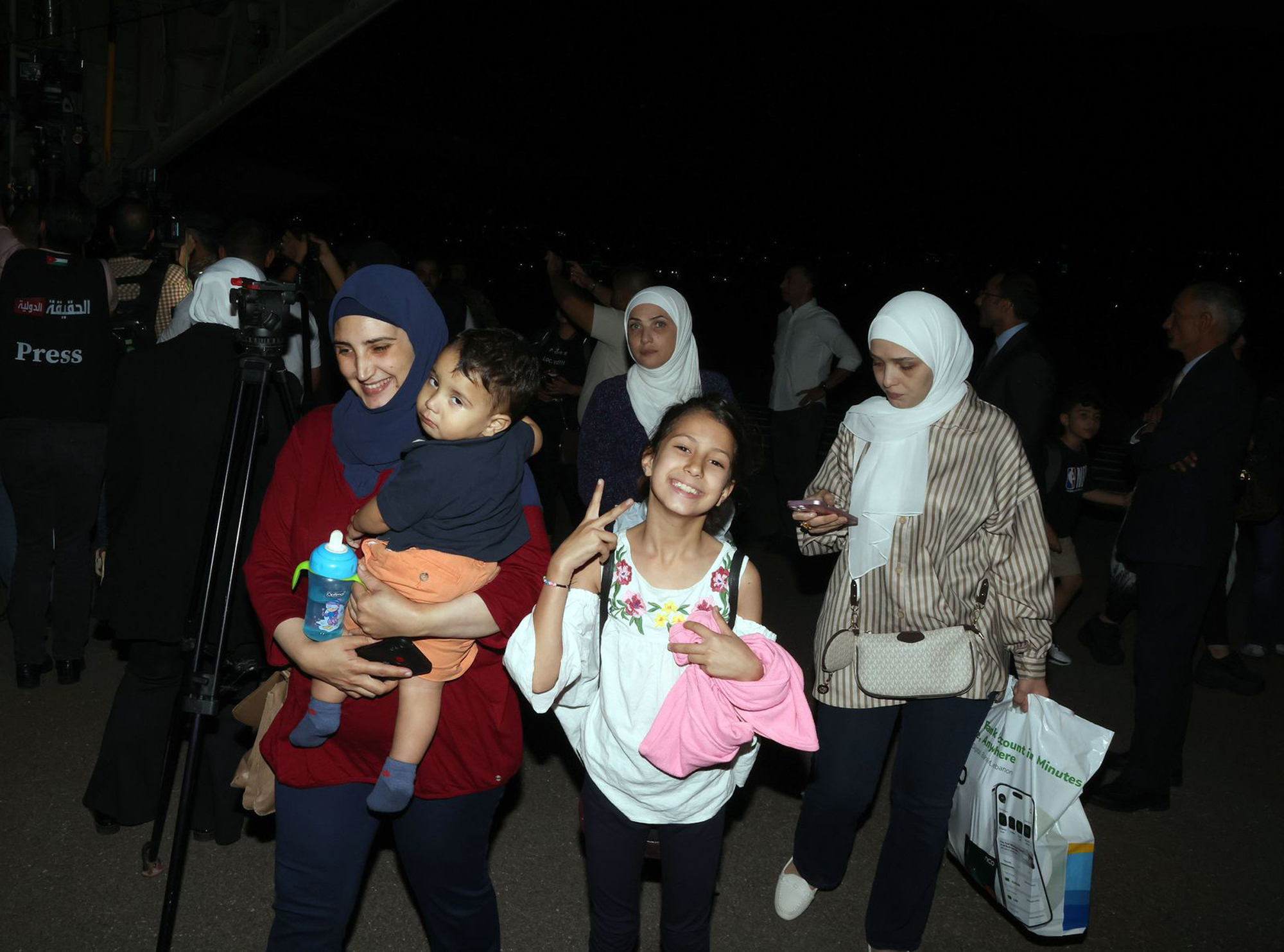 أردنيون يعودون من لبنان إلى الوطن بسبب العدوان الاسرائيلي