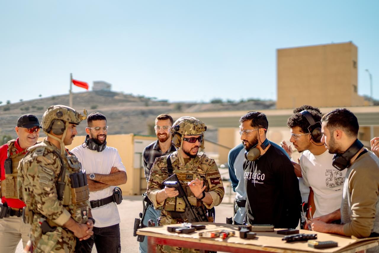  ولي العهد يستضيف لاعبي المنتخب الوطني لكرة القدم في مركز الملك عبدالله الثاني لتدريب العمليات الخاصة