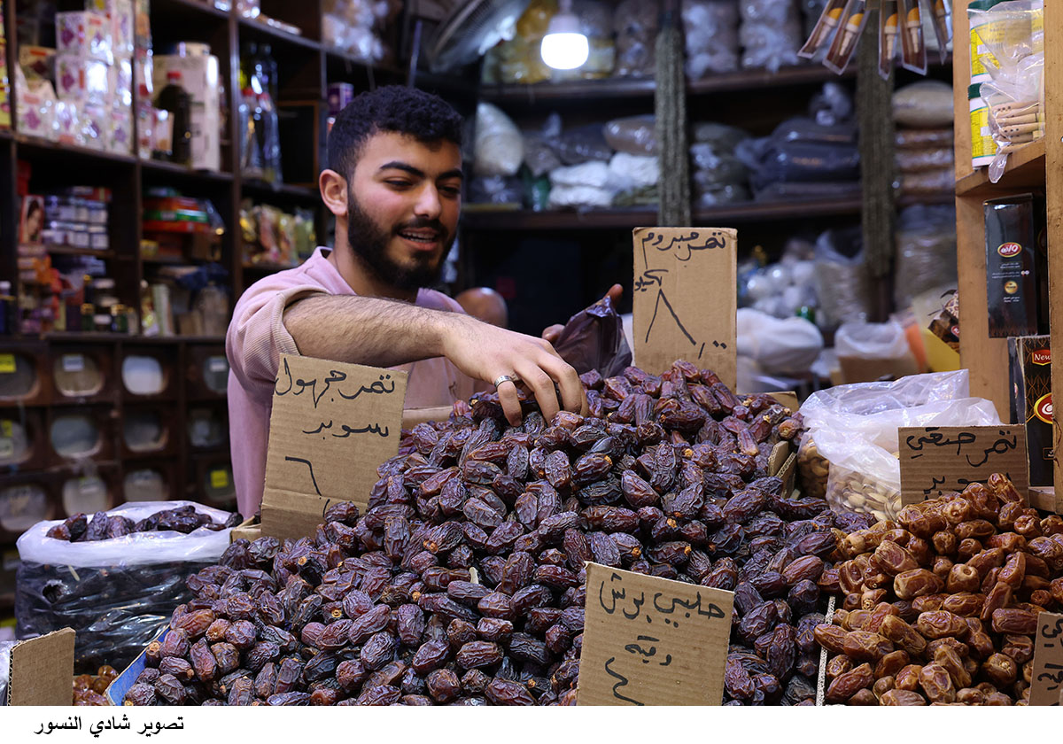 التمر يتسيد موائد الافطار خلال شهر رمضان المبارك  ...     تصوير شادي النسور