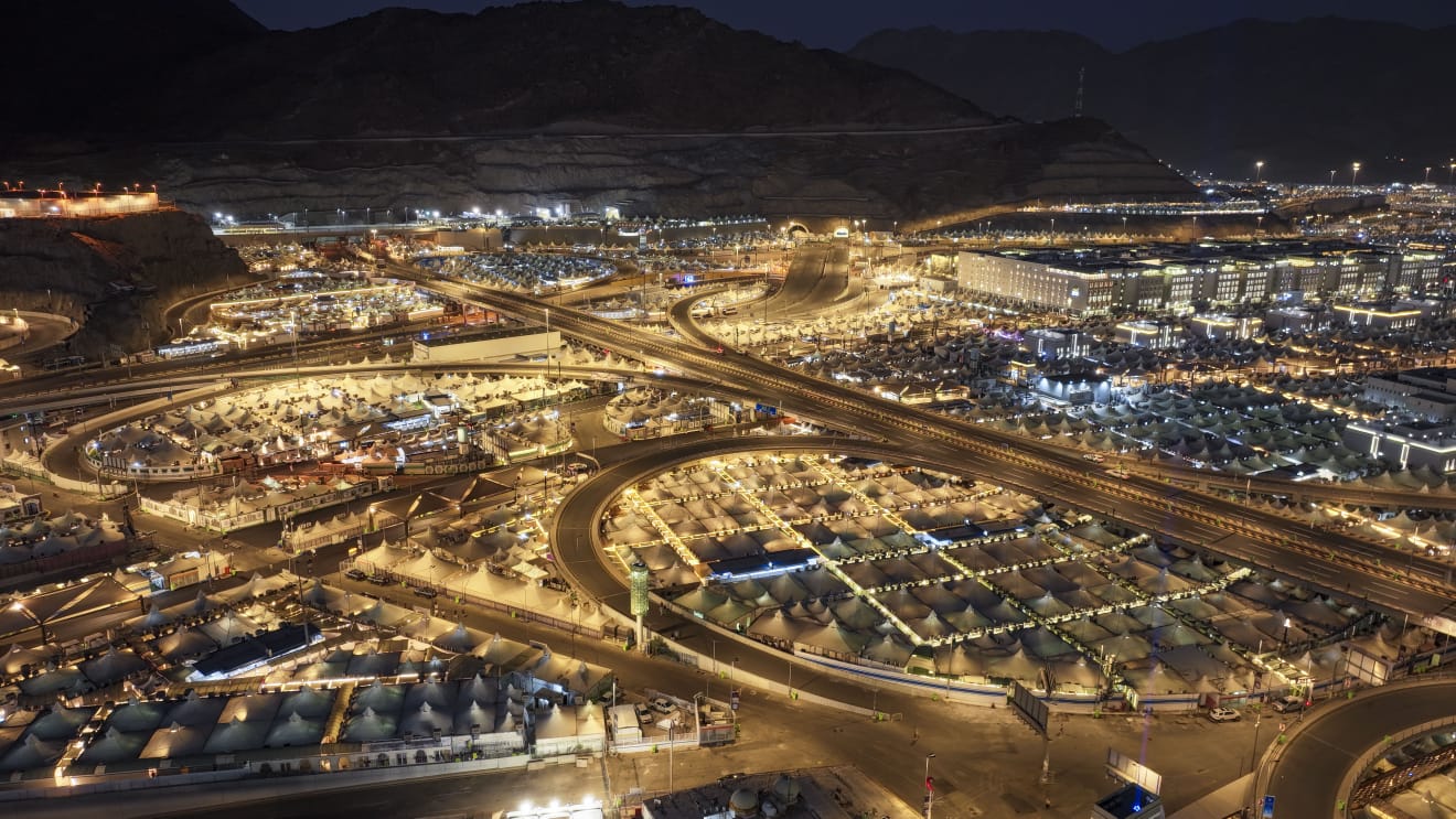 مشعر منى في مكة المكرمة وقد اتخذت فيه جميع الاستعدادات لاستقبال حجاج بيت الله الحرام