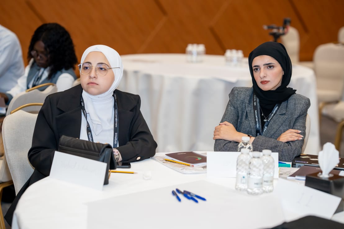  طالبتان من &quot;اليرموك&quot; تفوزان بجائزة في مؤتمر للطاقة بالبحرين 