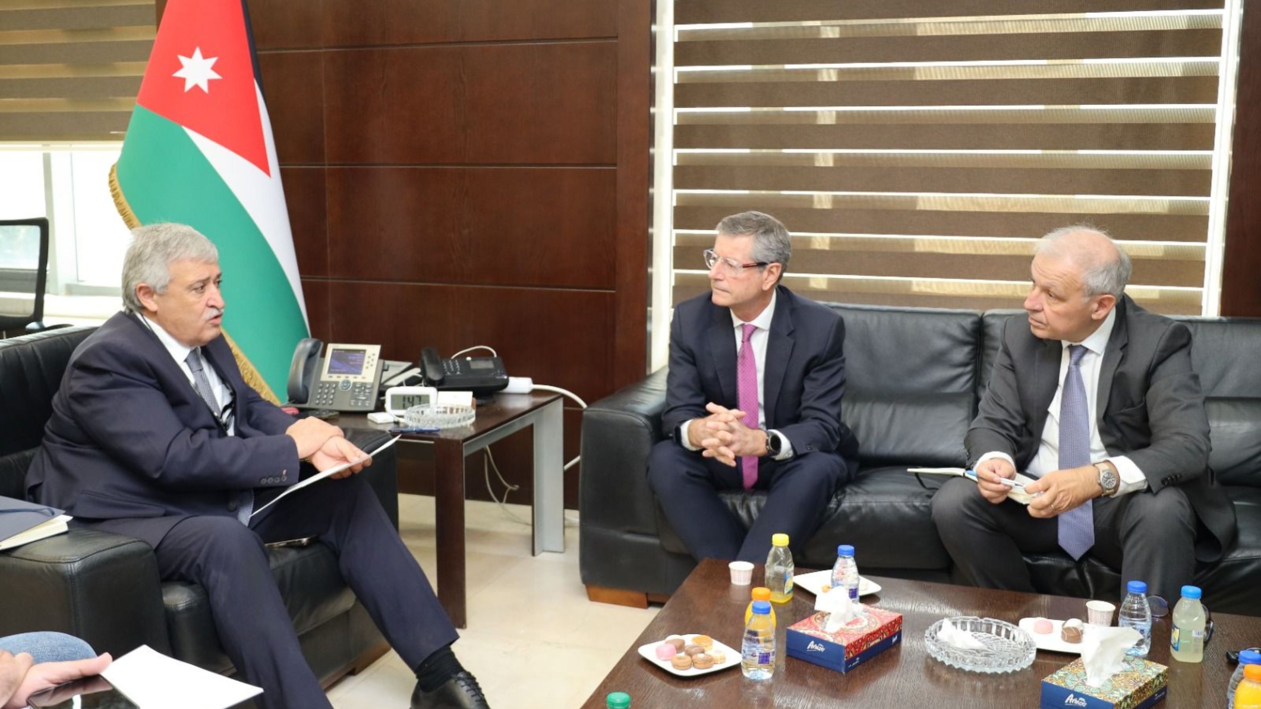  وزير النقل: تطوير بيئة استثمارية جاذبة في قطاع النقل الجوي