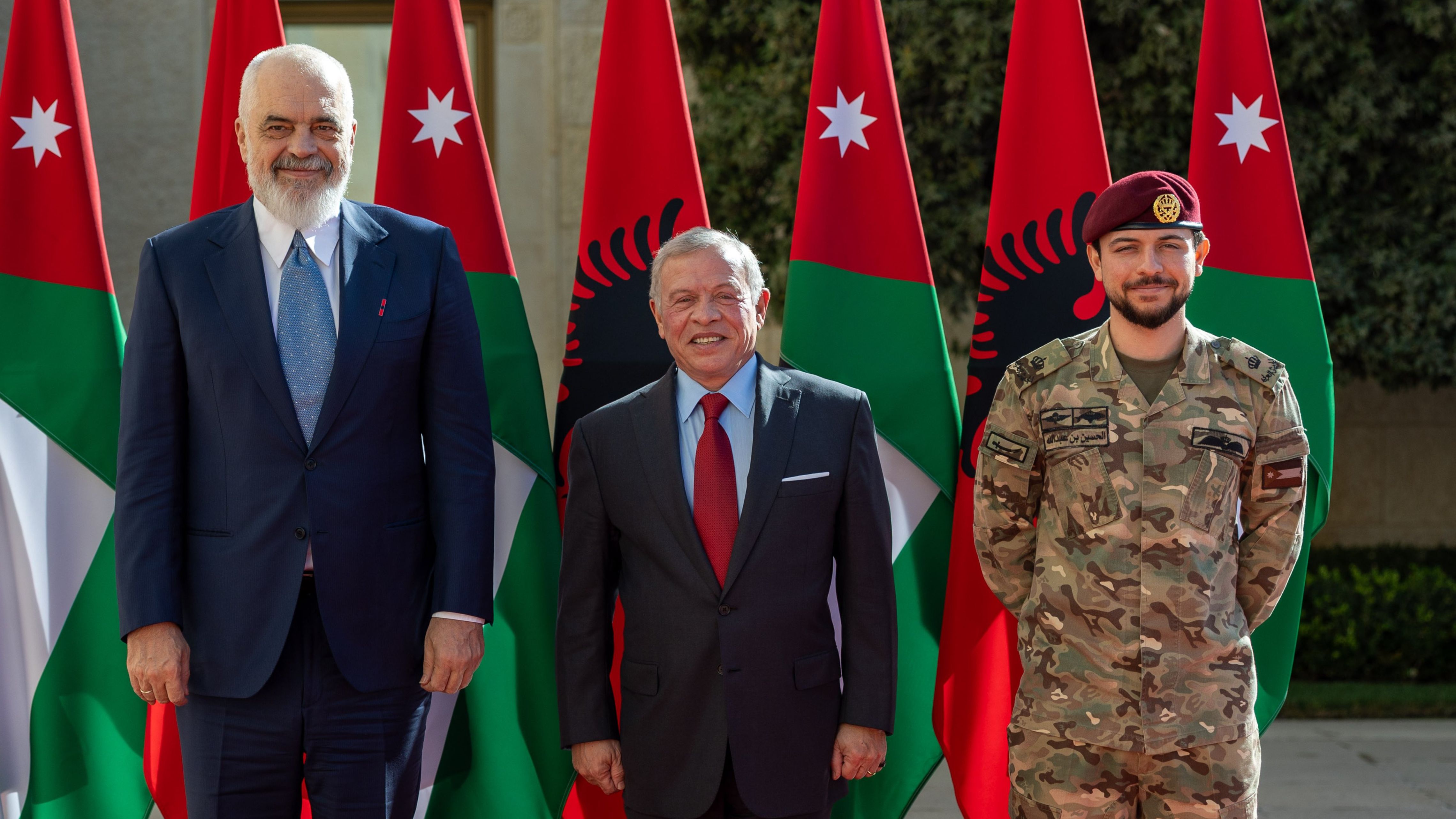 test new royal news item ar