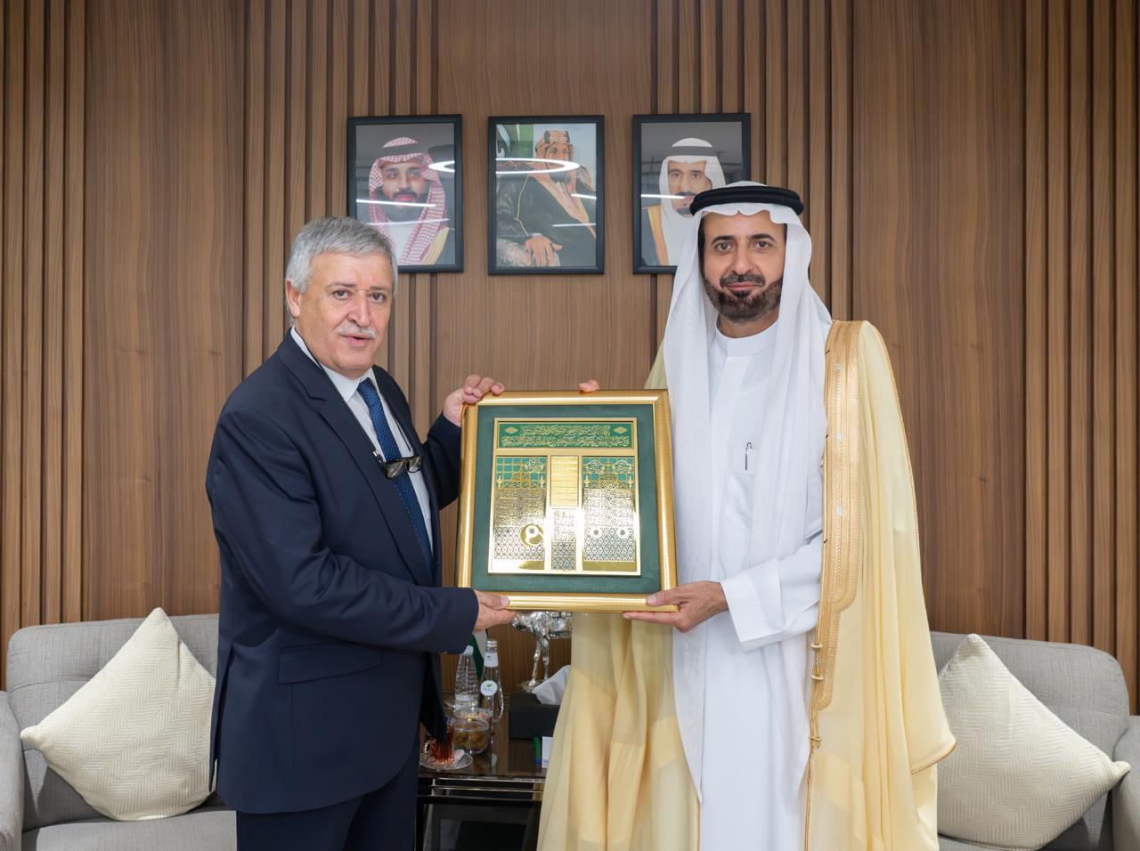  وزير النقل يبحث مع وزير الحج السعودي السماح بدخول الحافلات الأردنية في موسم الحج