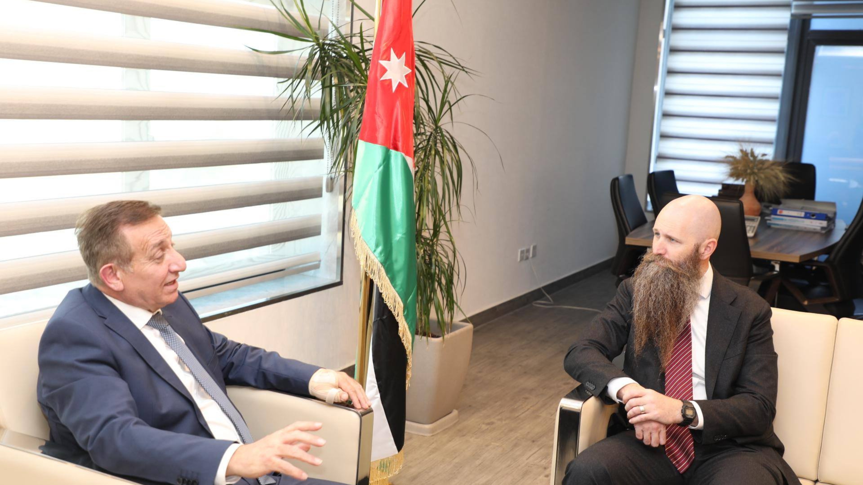  وزير الزراعة يستقبل السفير الأميركي لدى المملكة