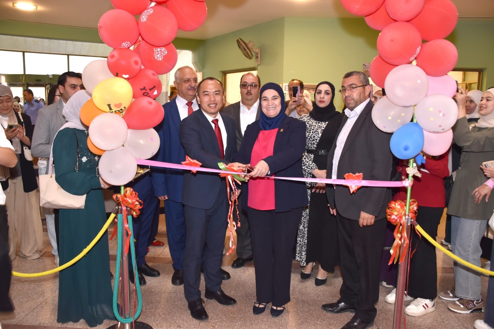  اليرموك تبحث تعزيز التعاون الأكاديمي مع المستشار الثقافي بسفارة الصين