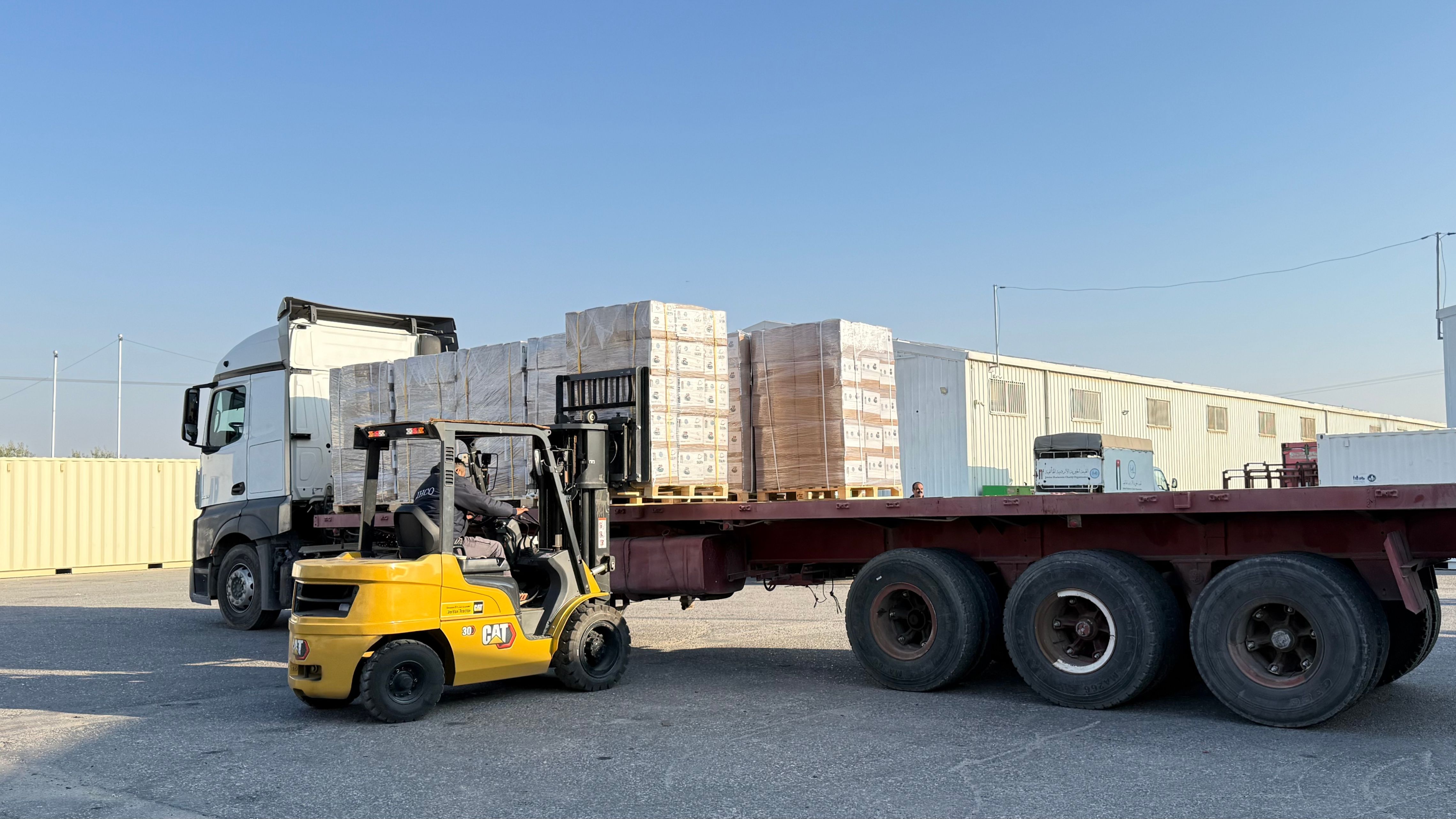  الأردن يسيّر قافلة مساعدات جديدة إلى سوريا