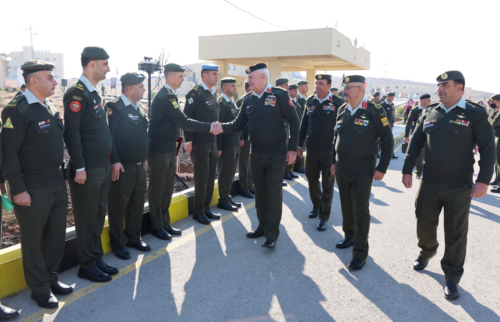  اللواء الركن الحنيطي يزور كتيبة الأمير طلال الآلية5 ويفتتح مباني فيها