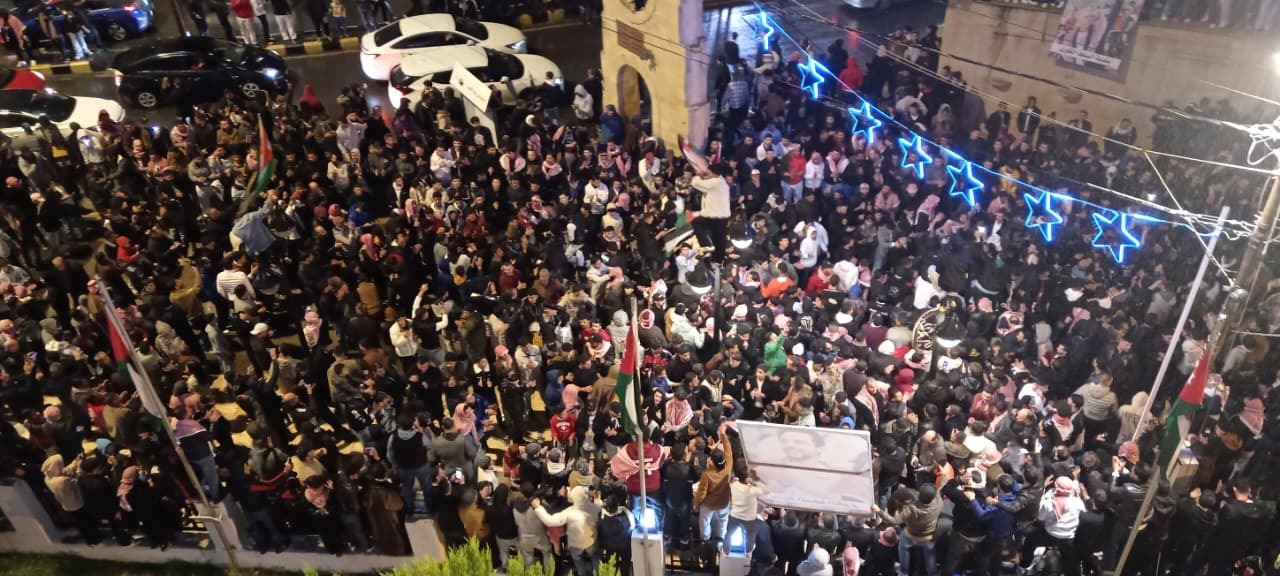  الجماهير الأردنية تخرج للشوارع احتفالا بتأهل "النشامى" إلى نهائي كأس العرب