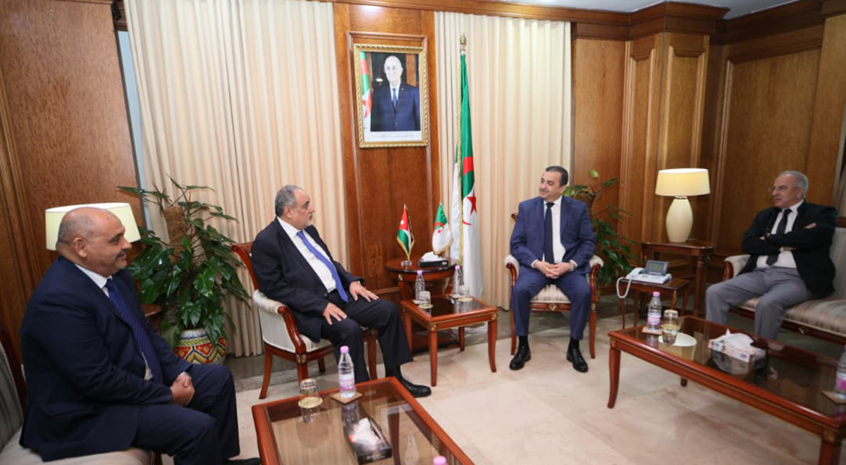  توقيع بروتوكول تعاون بين اتحادي عمال الأردن والجزائر