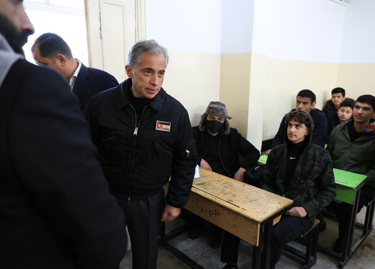  رئيس الوزراء يتفقَّد عدداً من المواقع في مناطق عين الباشا والبقعة وصافوط وأم الدنانير في محافظة البلقاء