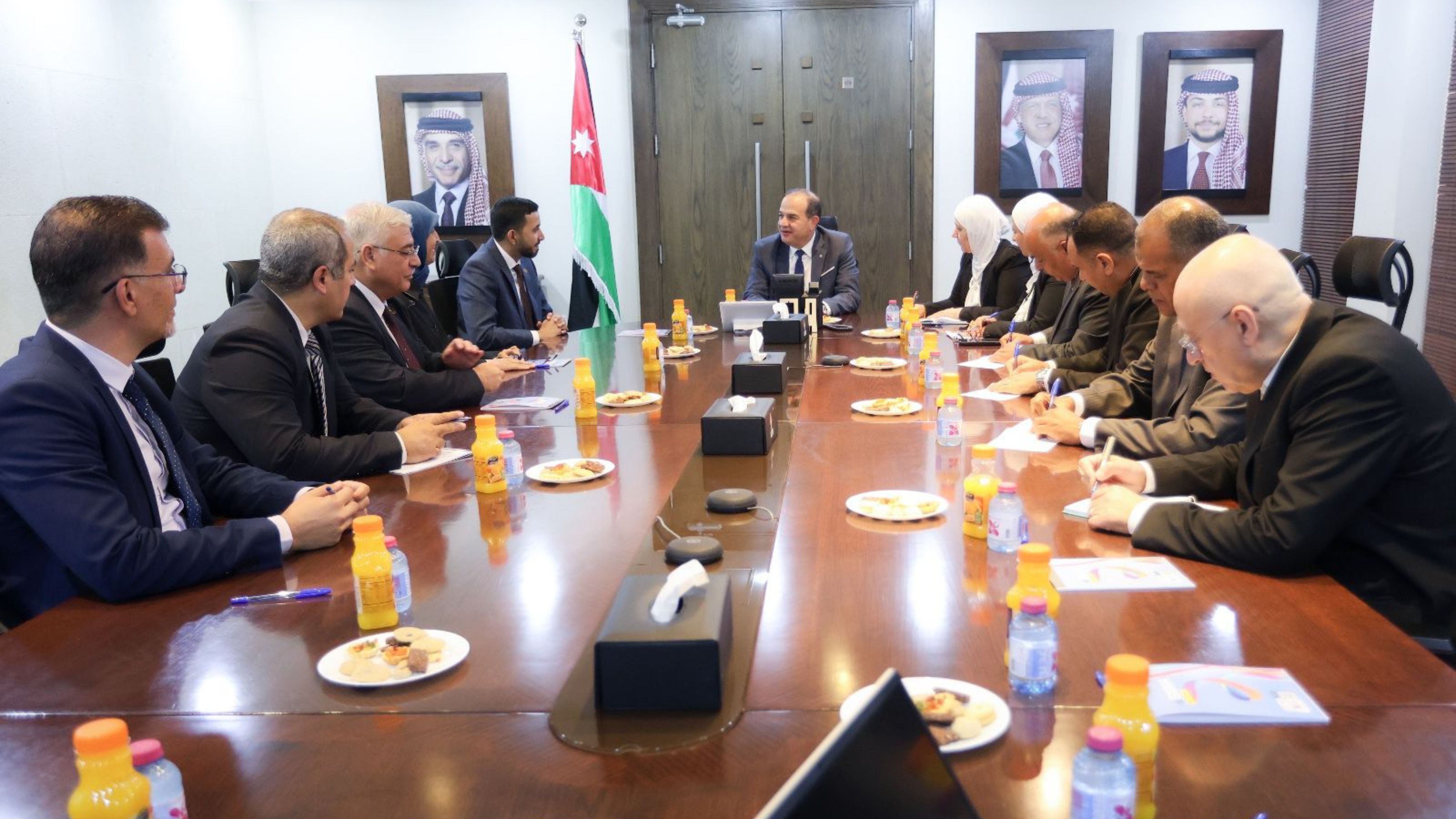  وزير الاقتصاد الرقمي يستقبل وفد المؤسسة السورية للبريد لتعزيز التعاون