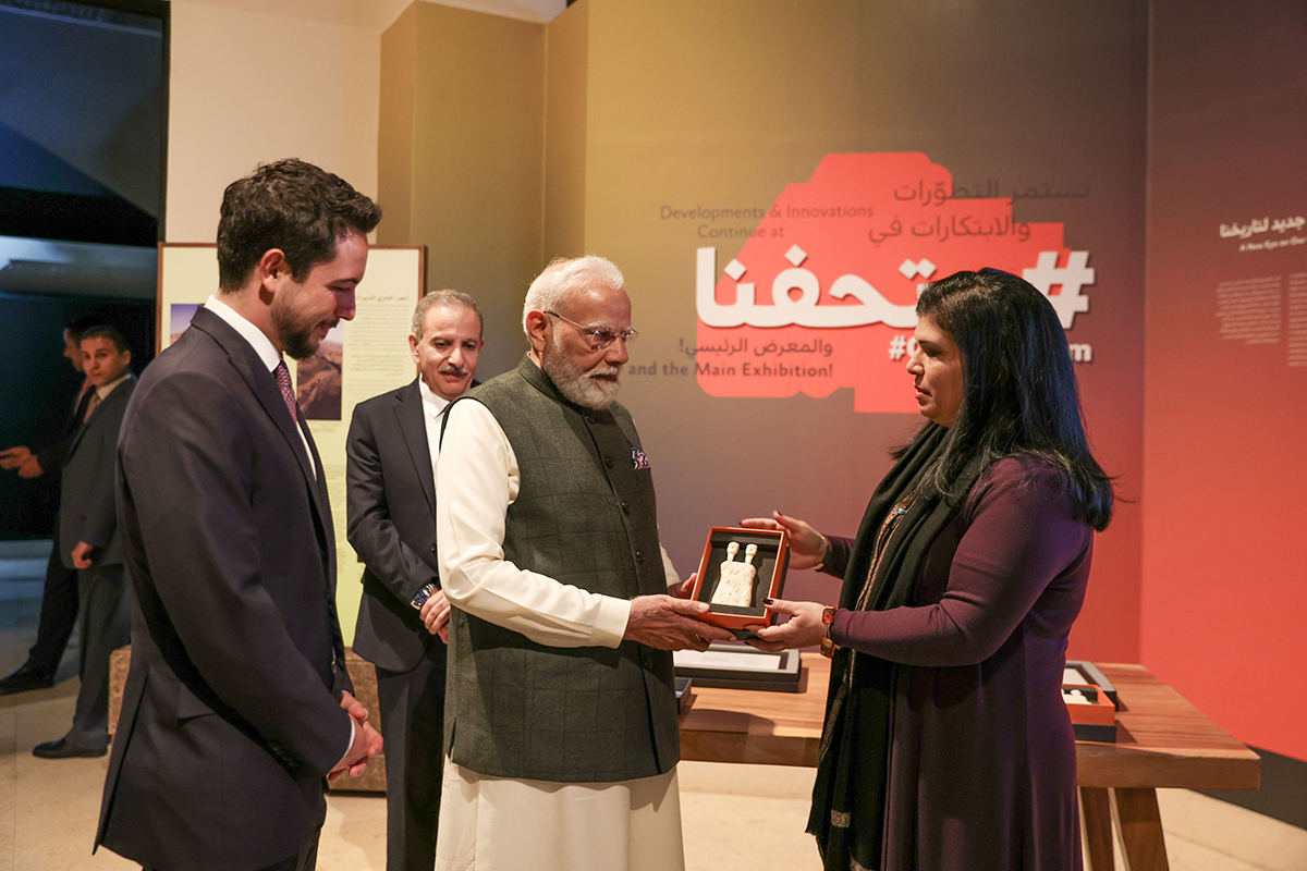 ولي العهد يصطحب رئيس الوزراء الهندي في زيارة إلى متحف الأردن