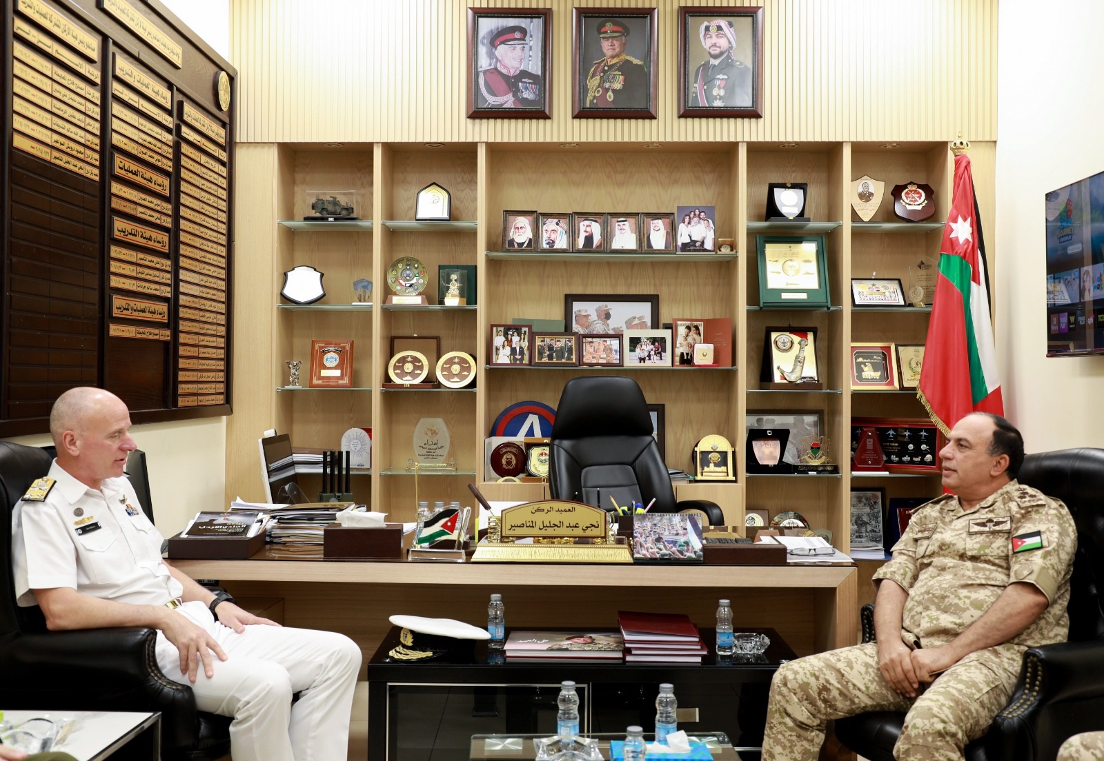 المساعد للعمليات والتدريب يلتقي وفدا عسكريا نيوزلنديا