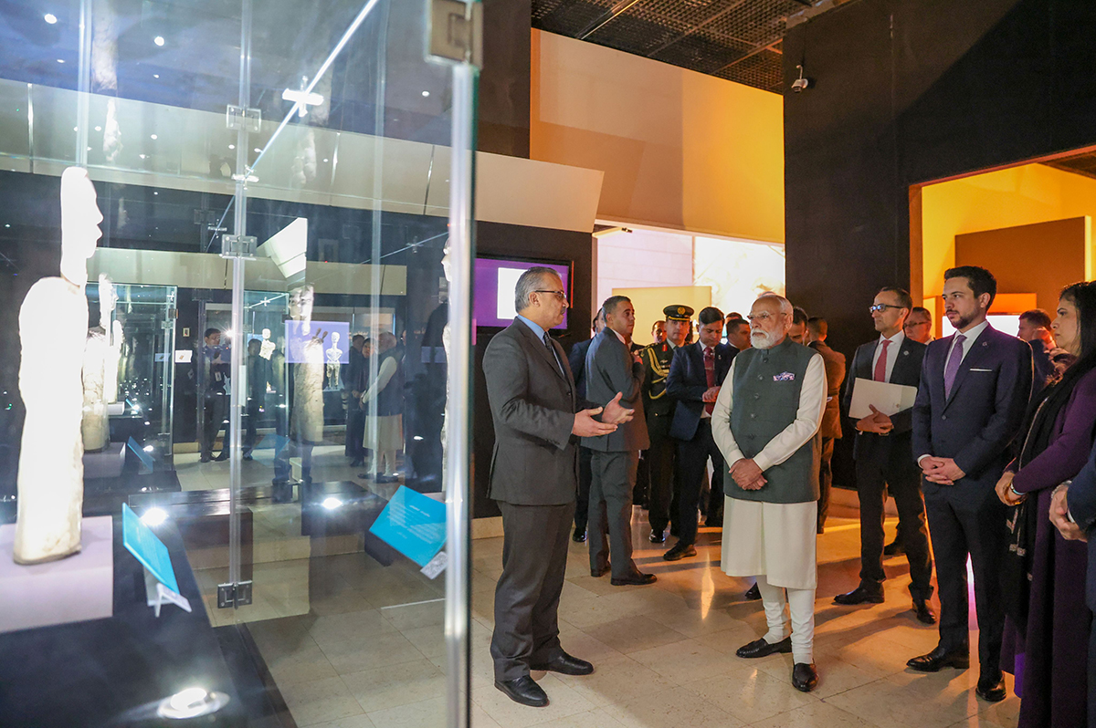 ولي العهد يصطحب رئيس الوزراء الهندي في زيارة إلى متحف الأردن