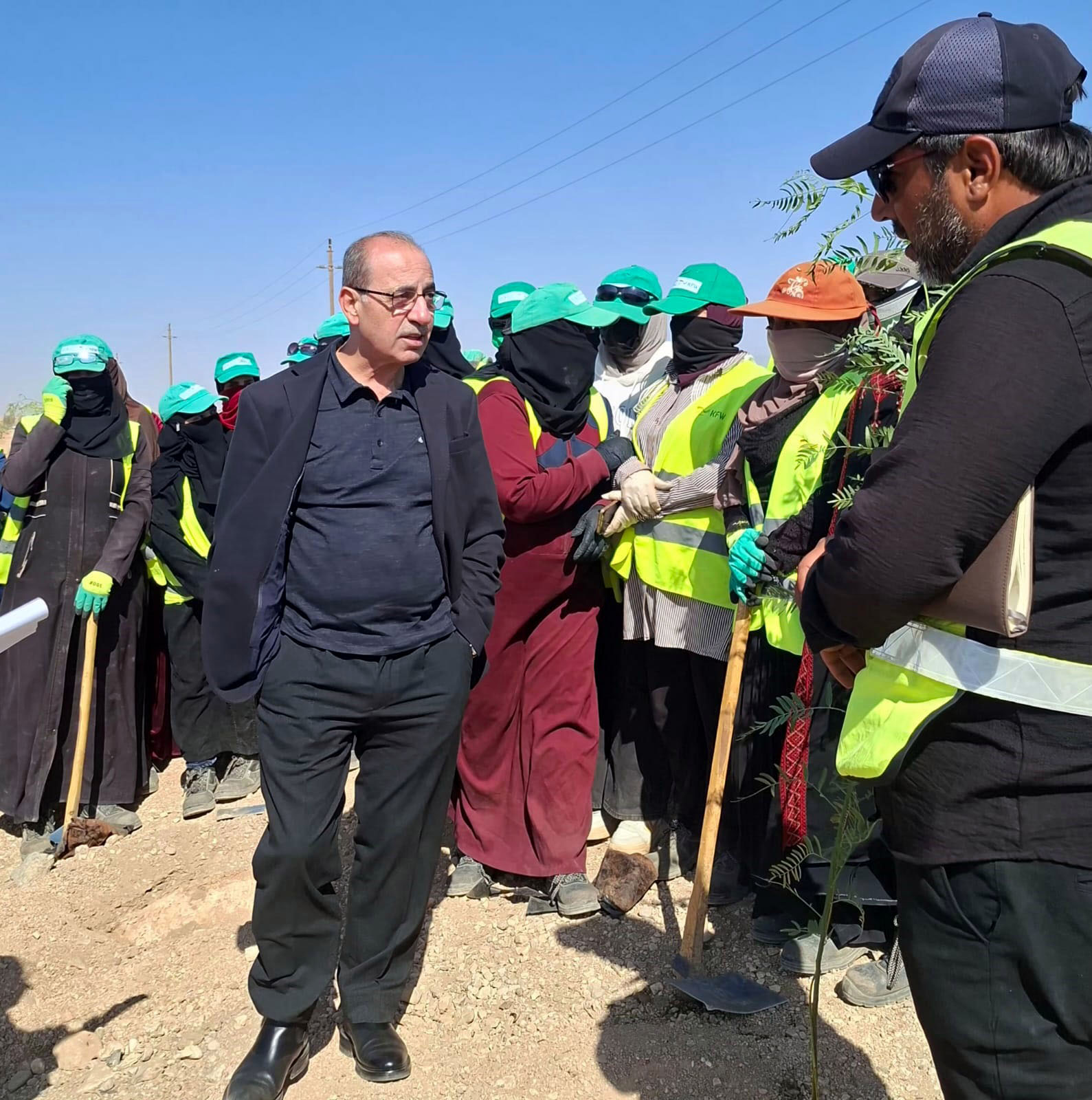 وزير الإدارة المحلية يتفقد بلديات في المفرق 