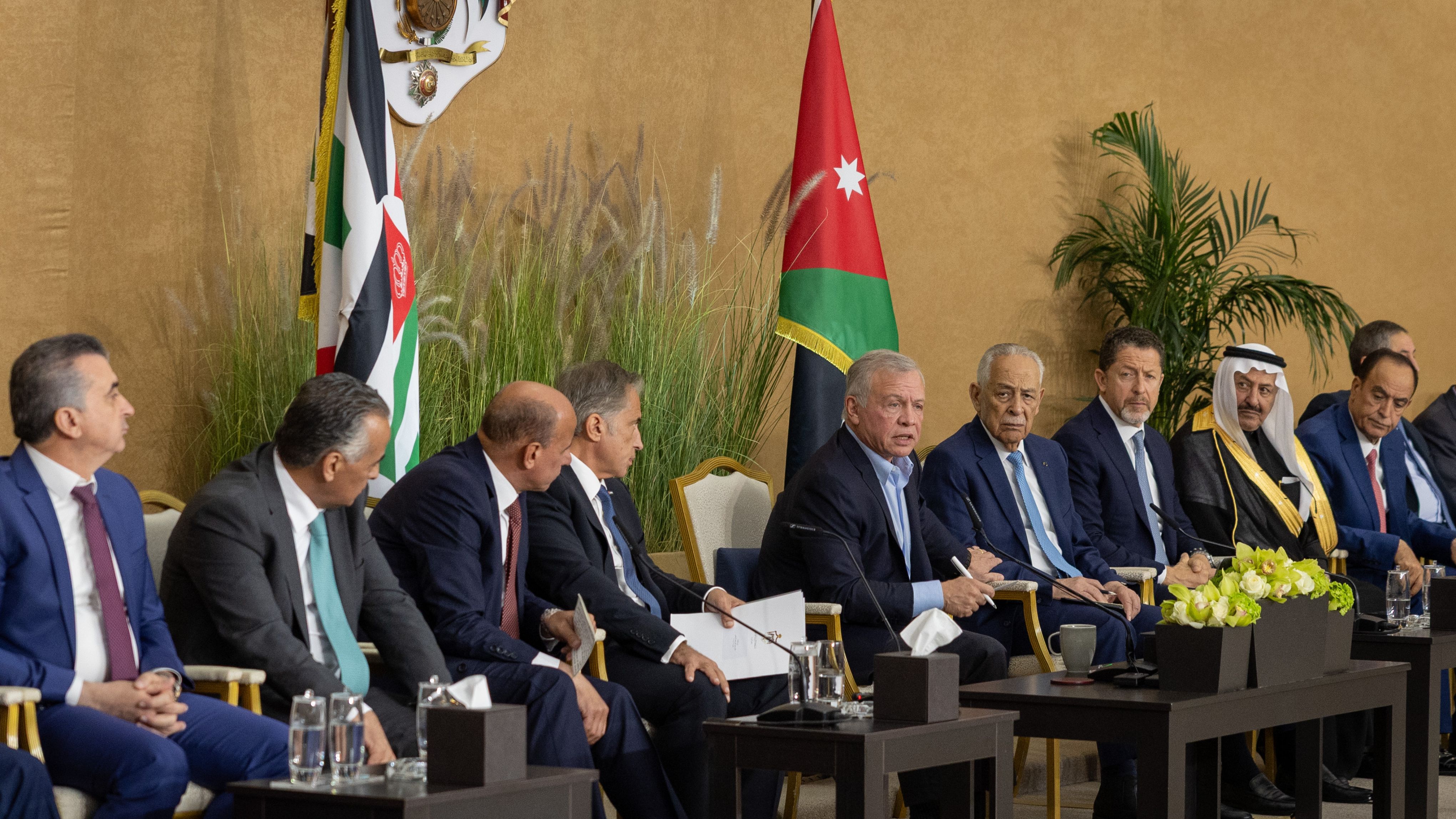 الملك يلتقي وجهاء وممثلين عن أبناء وبنات الكرك ويؤكد أهمية مواصلة الحكومة تنفيذ مشاريعها بالمحافظة